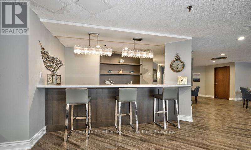 Photo 30 of 319 2511 Lakeshore Road W, Oakville ON