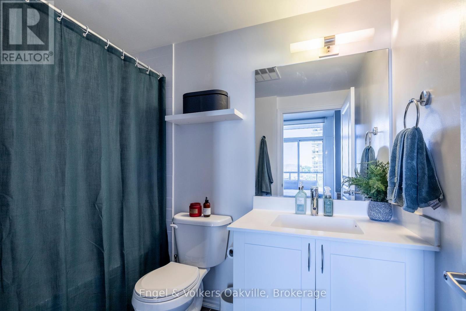 Photo 14 of 1940 Ironstone Drive, Burlington ON
