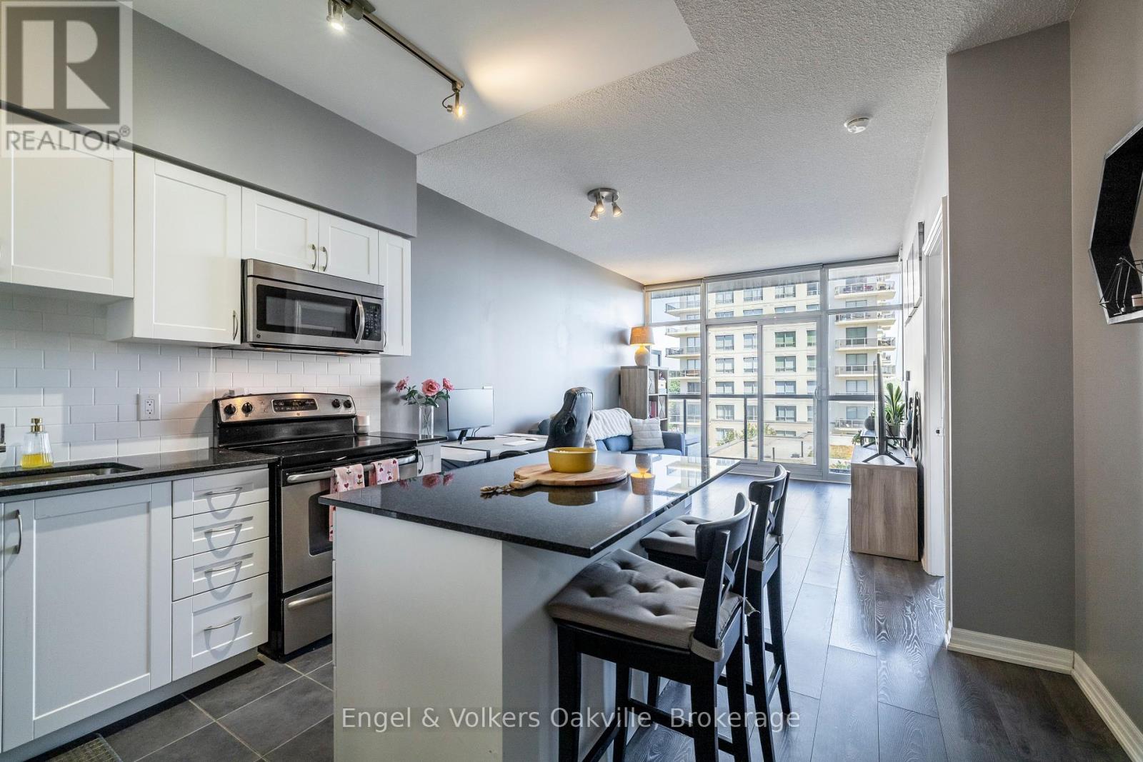 Photo 5 of 1940 Ironstone Drive, Burlington ON