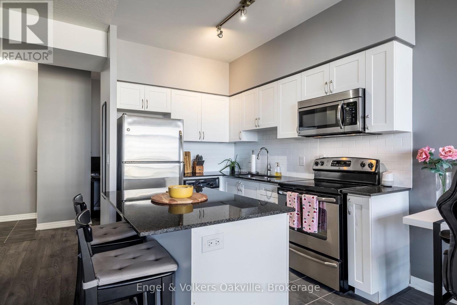 Photo 6 of 1940 Ironstone Drive, Burlington ON