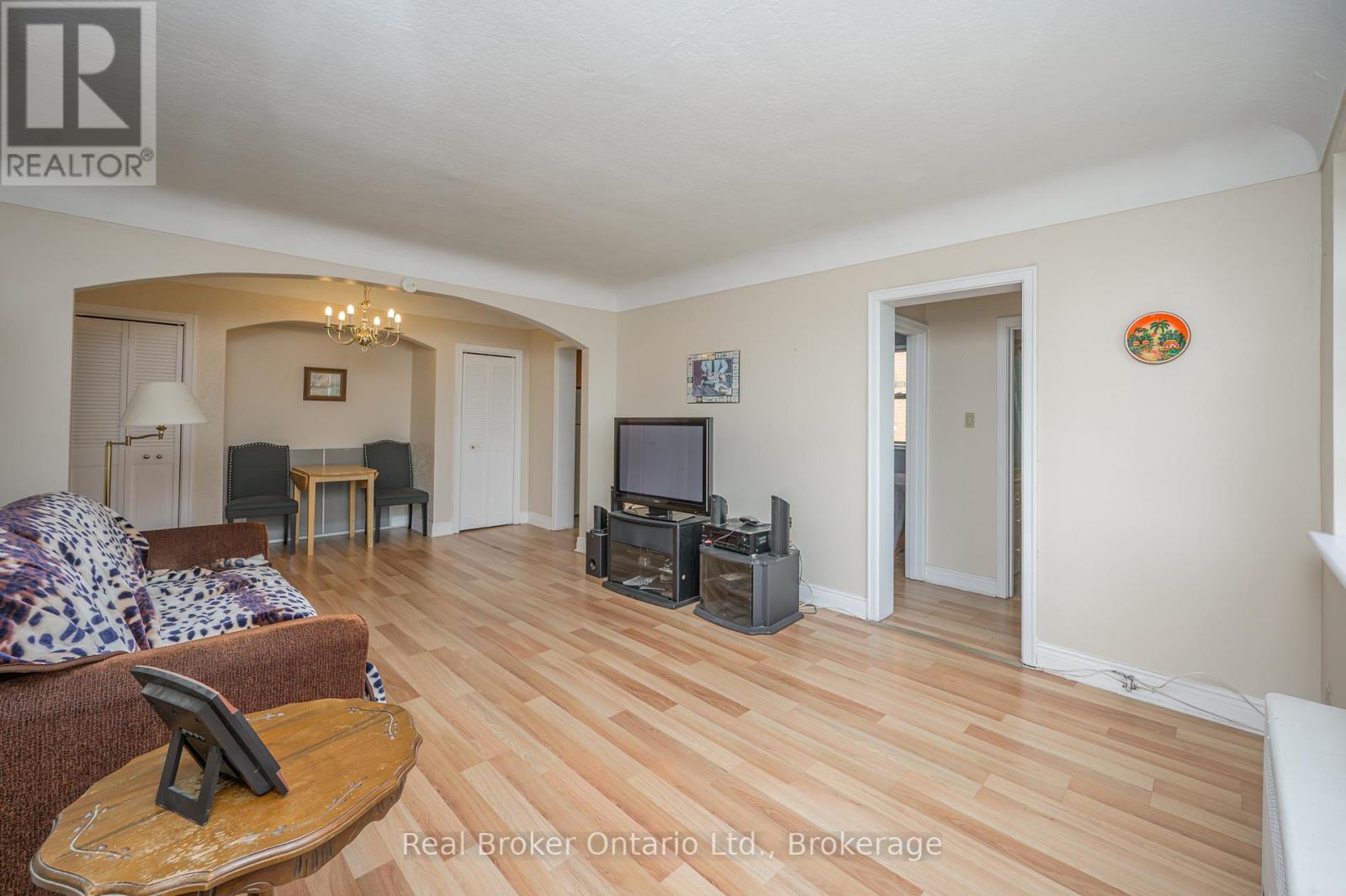 Photo 10 of 205 C 5 East 36th Street, Hamilton ON