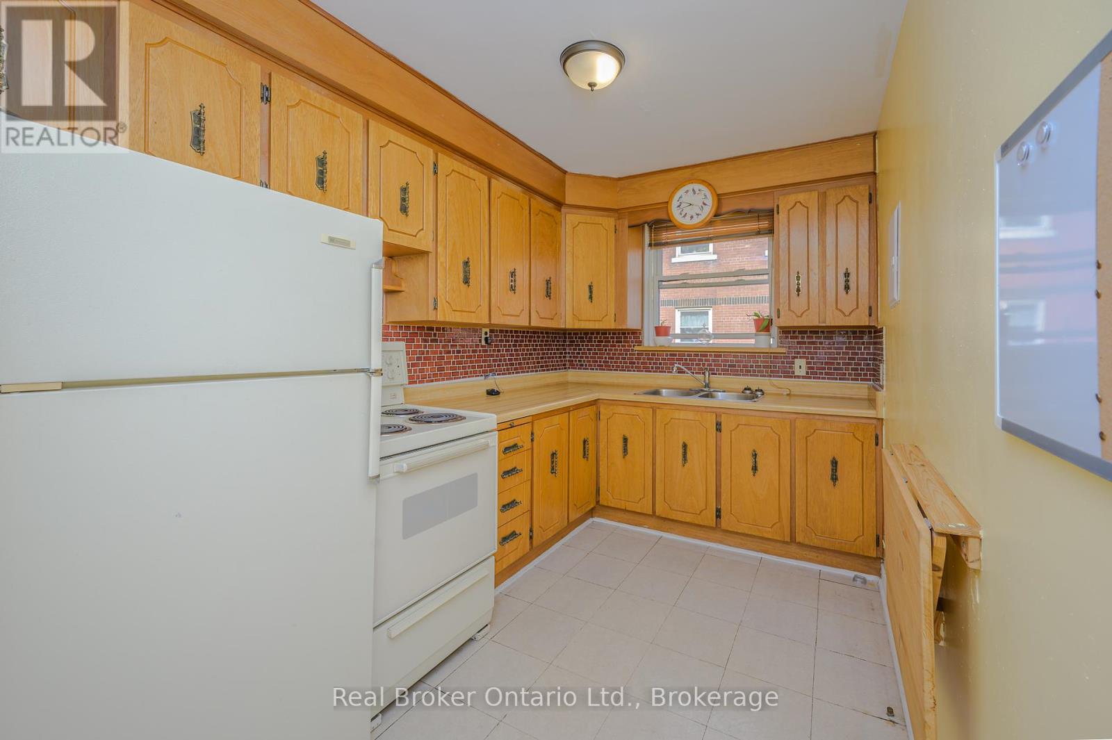 Photo 11 of 205 C 5 East 36th Street, Hamilton ON