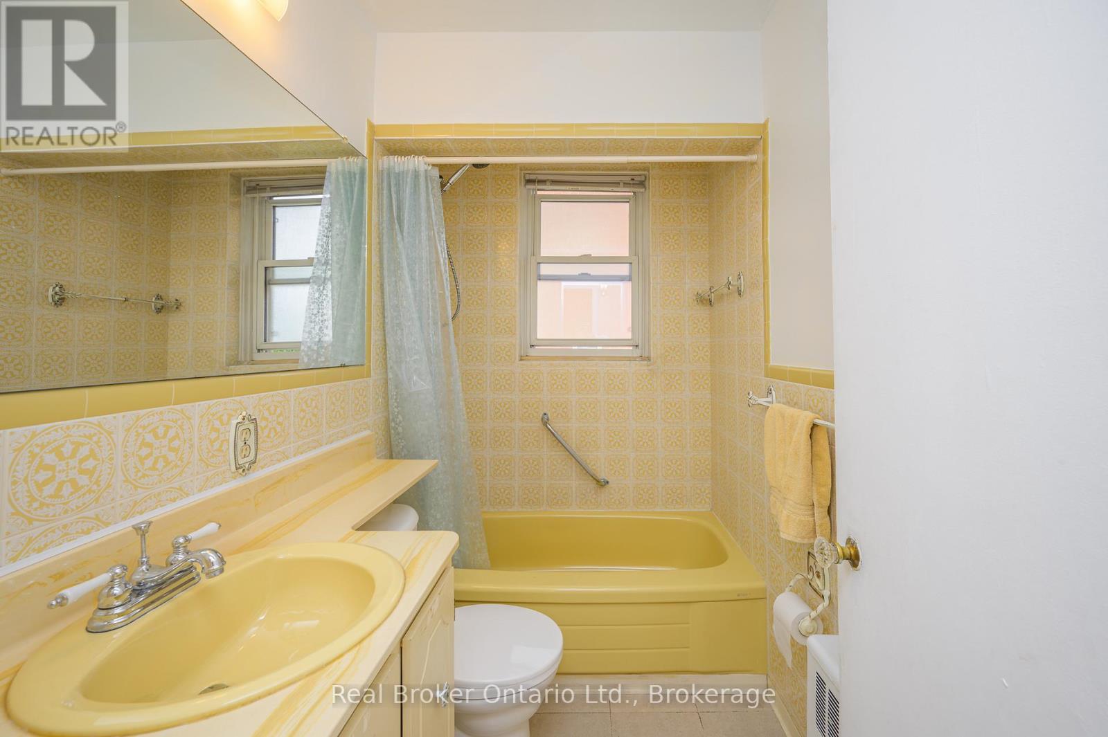 Photo 13 of 205 C 5 East 36th Street, Hamilton ON
