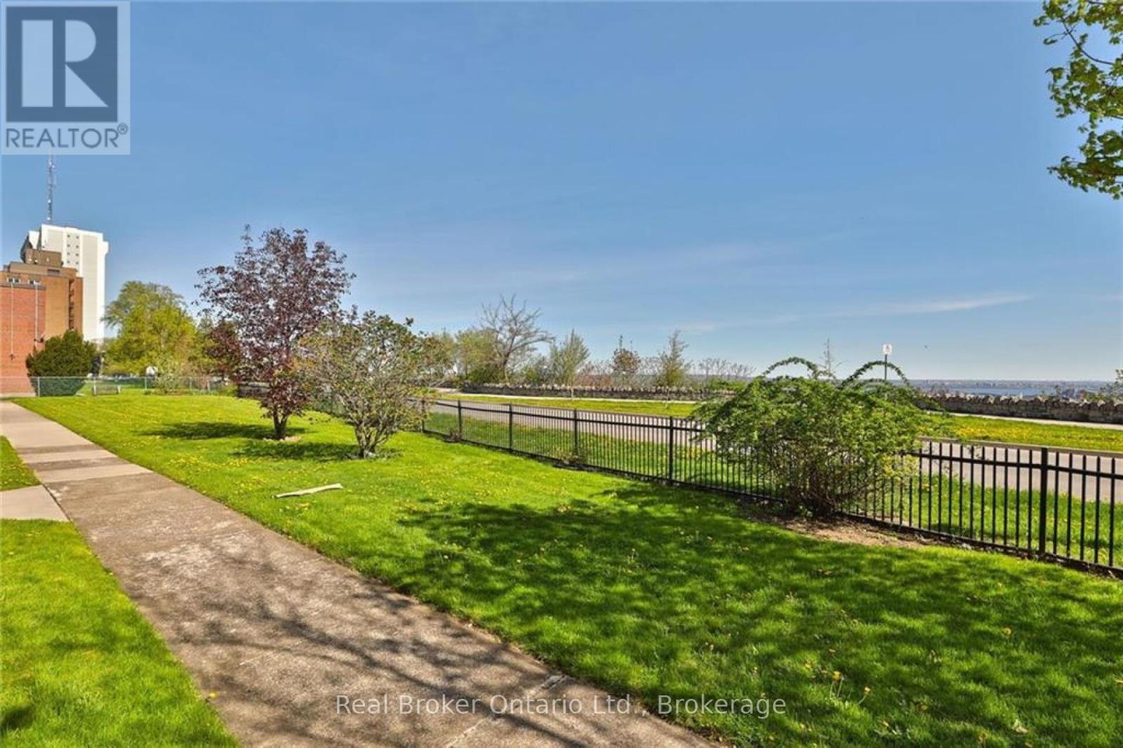 Photo 16 of 205 C 5 East 36th Street, Hamilton ON