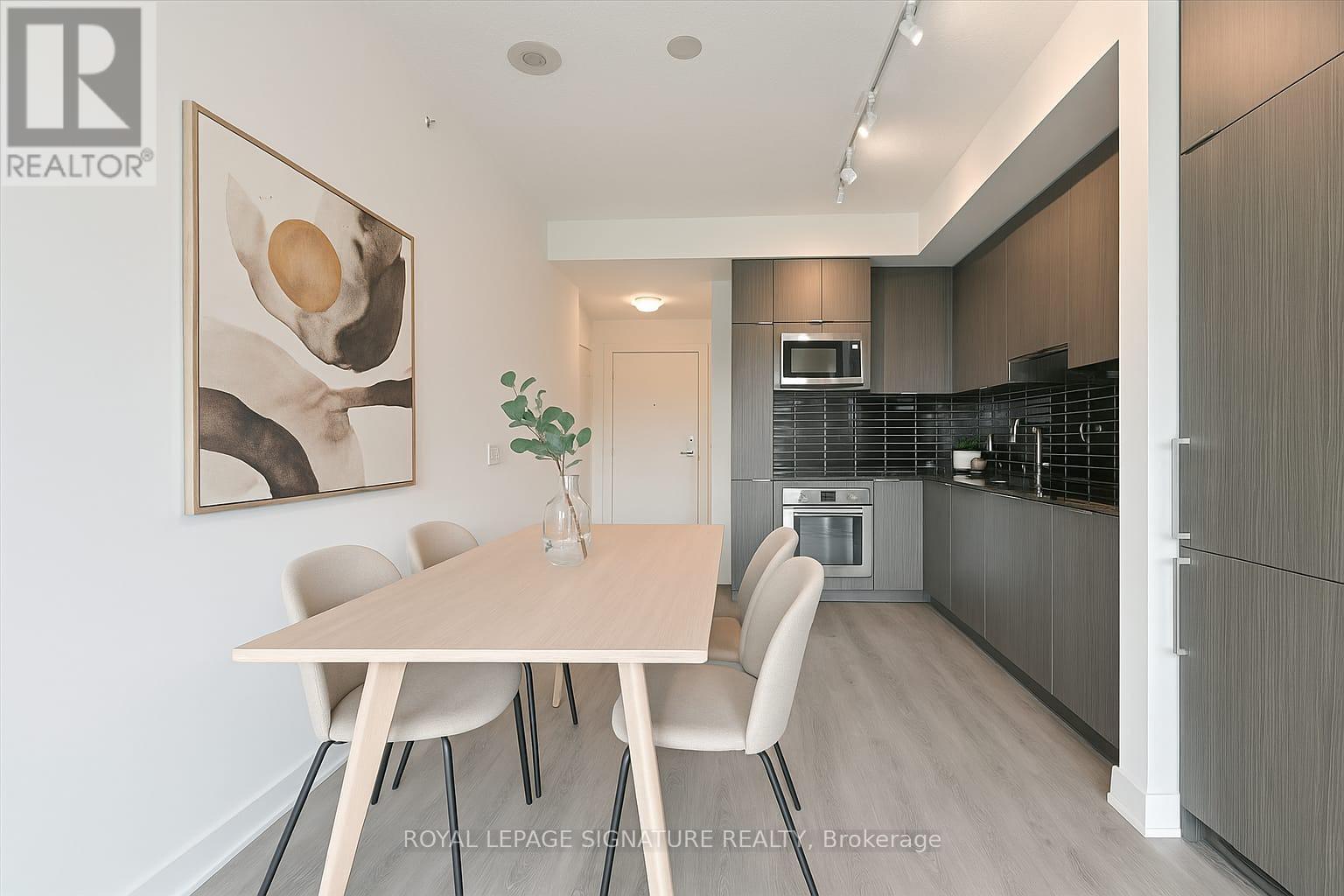 Photo 3 of 506 99 The Donway W, Toronto ON