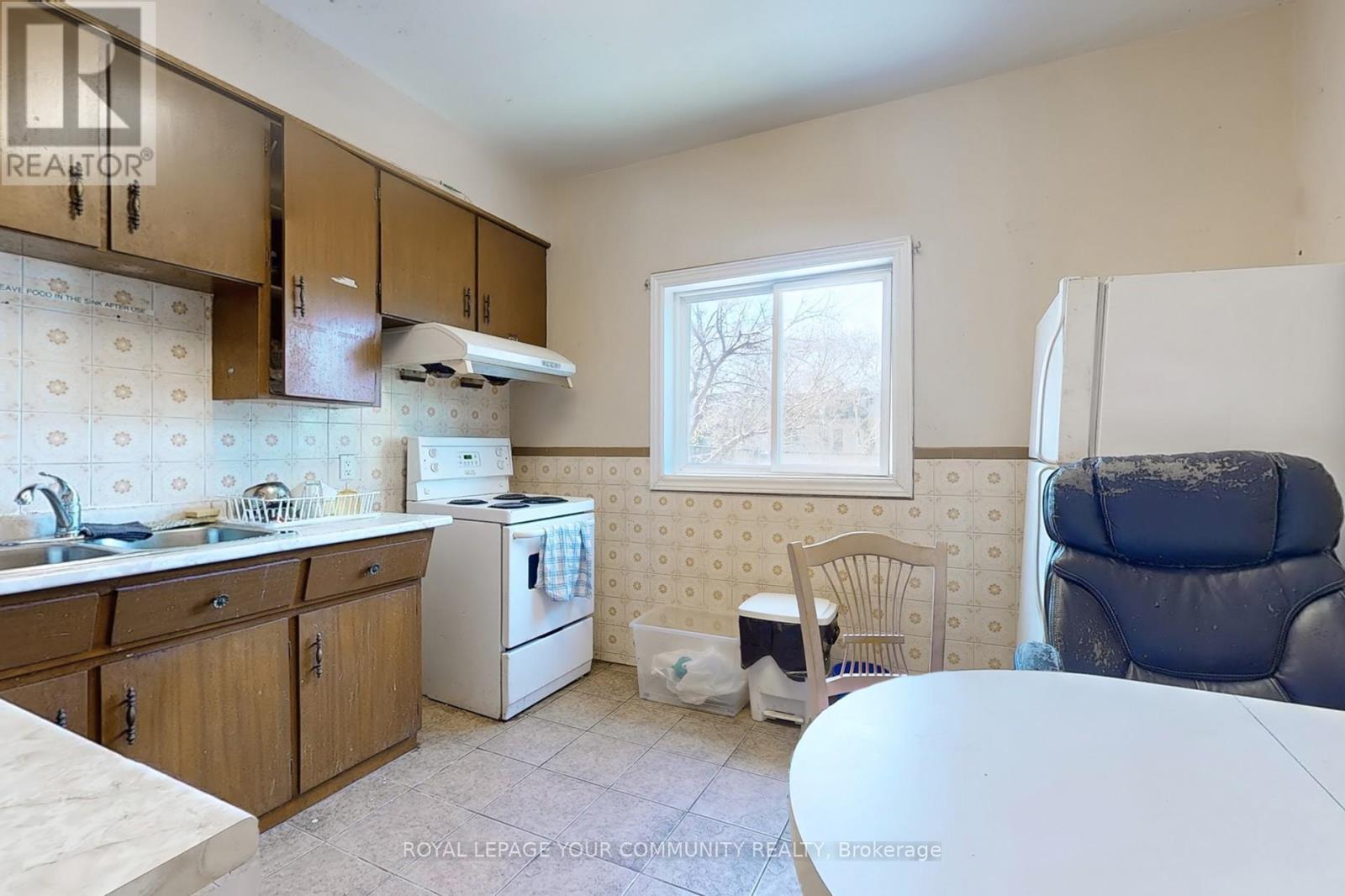 Photo 10 of 134 Brunswick Avenue, Toronto ON