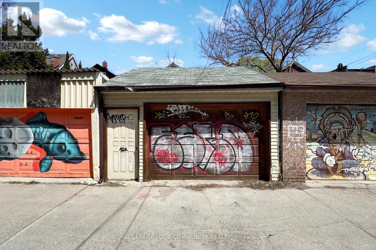 Photo 35 of 134 Brunswick Avenue, Toronto ON