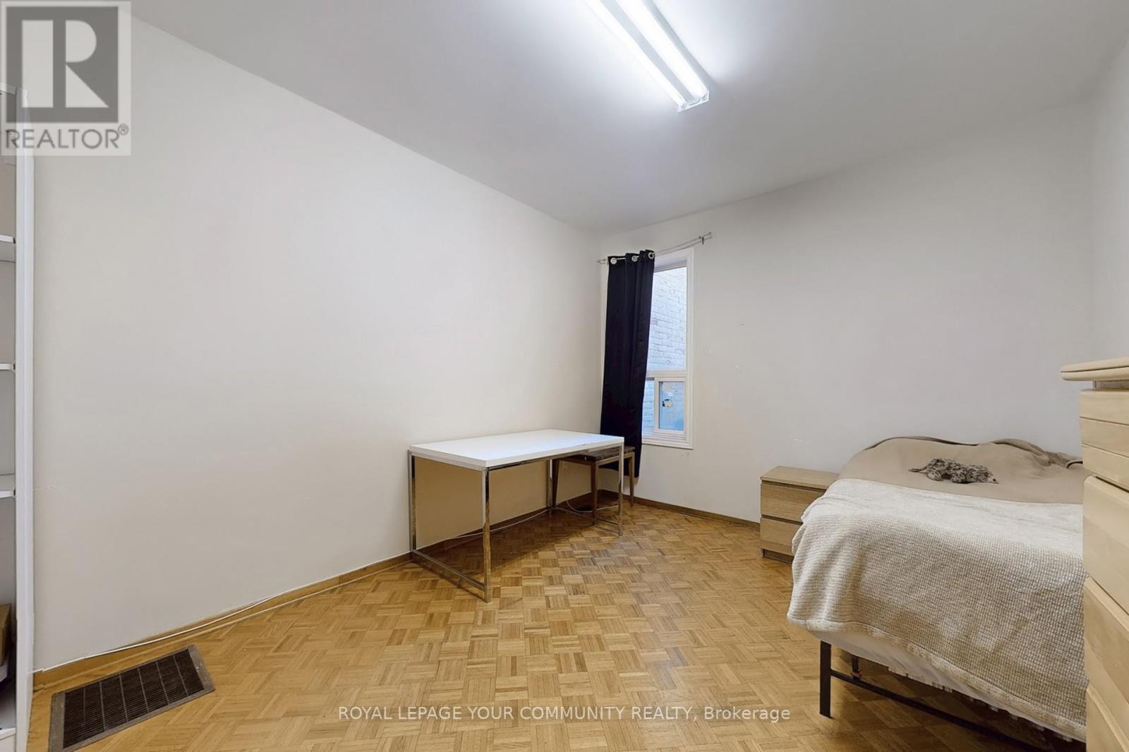 Photo 5 of 134 Brunswick Avenue, Toronto ON