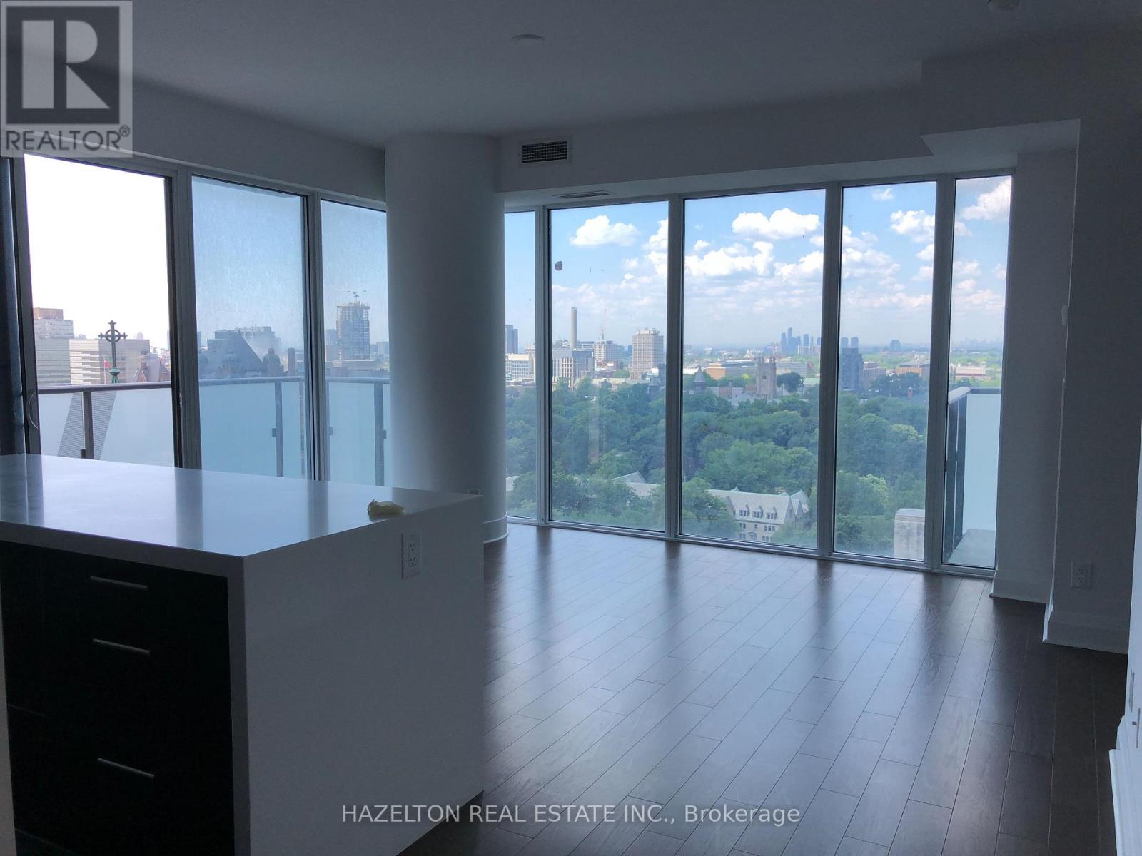 Photo 10 of 1504 1080 Bay Street, Toronto ON