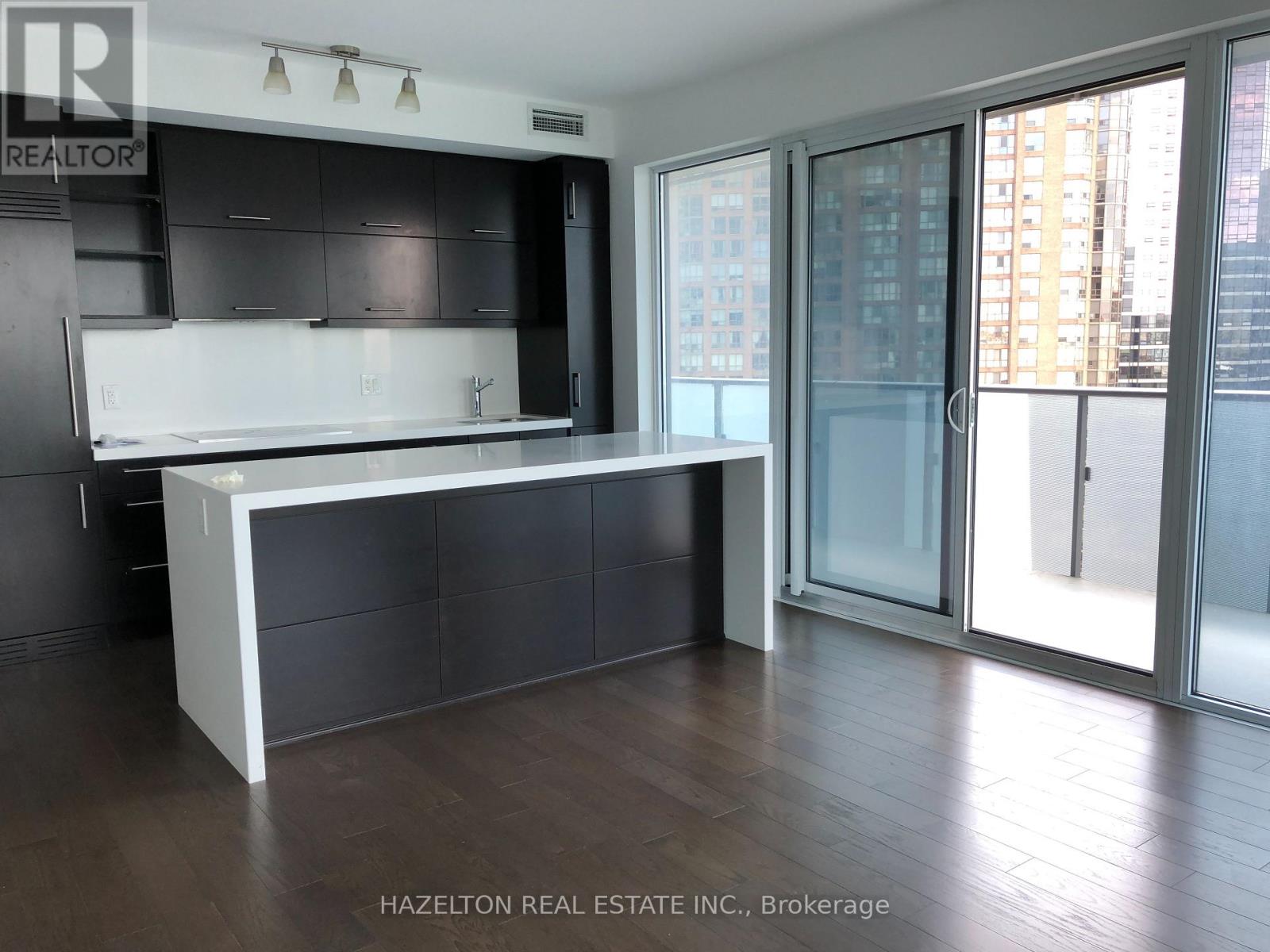 Photo 6 of 1504 1080 Bay Street, Toronto ON
