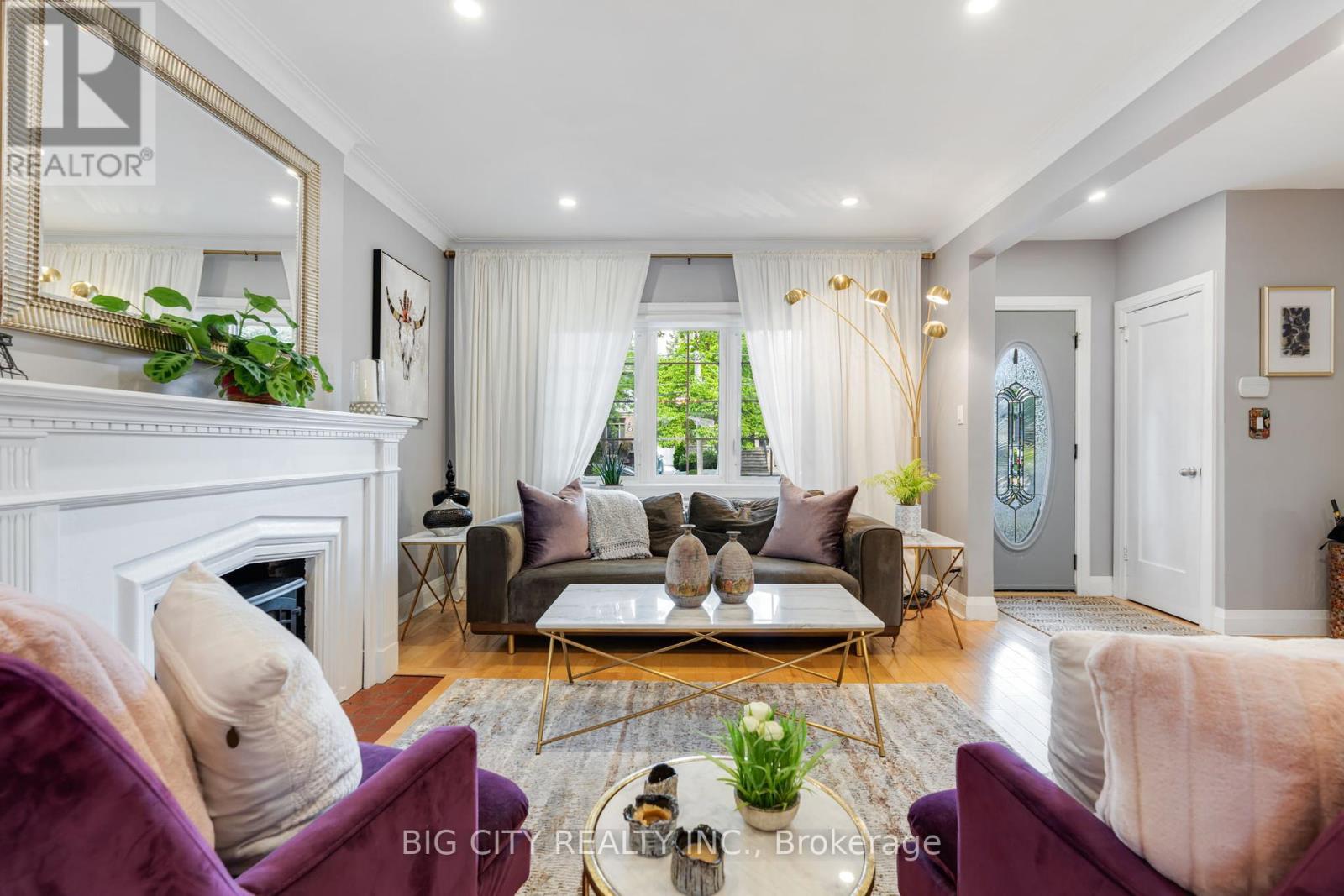 Photo 10 of Main 189 Donlea Drive, Toronto ON