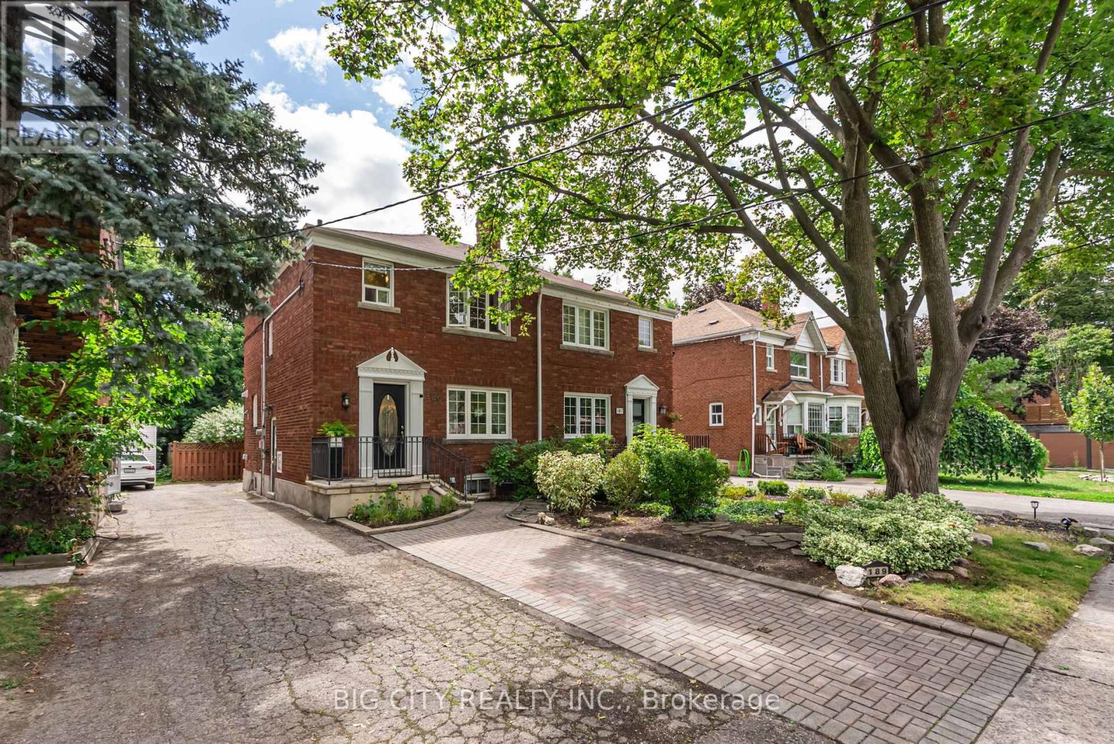 Photo 2 of Main 189 Donlea Drive, Toronto ON