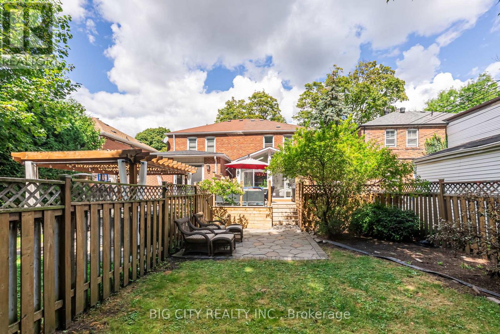 Photo 37 of Main 189 Donlea Drive, Toronto ON