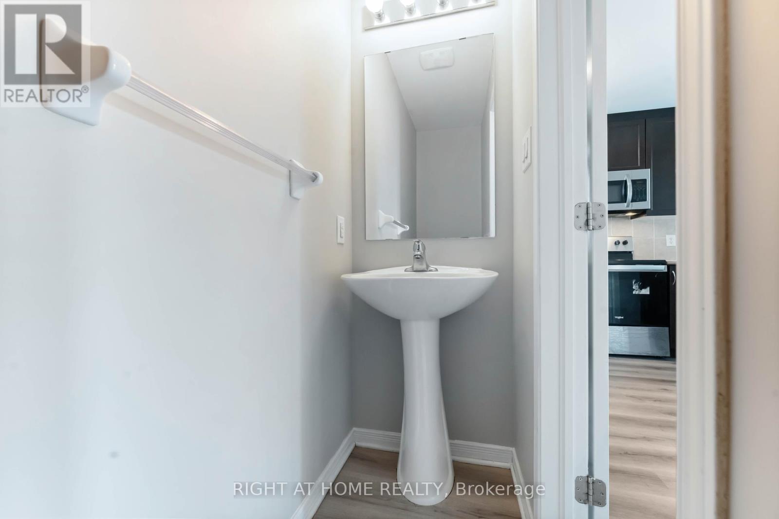 Photo 10 of 250 Espin Heights, Ottawa ON