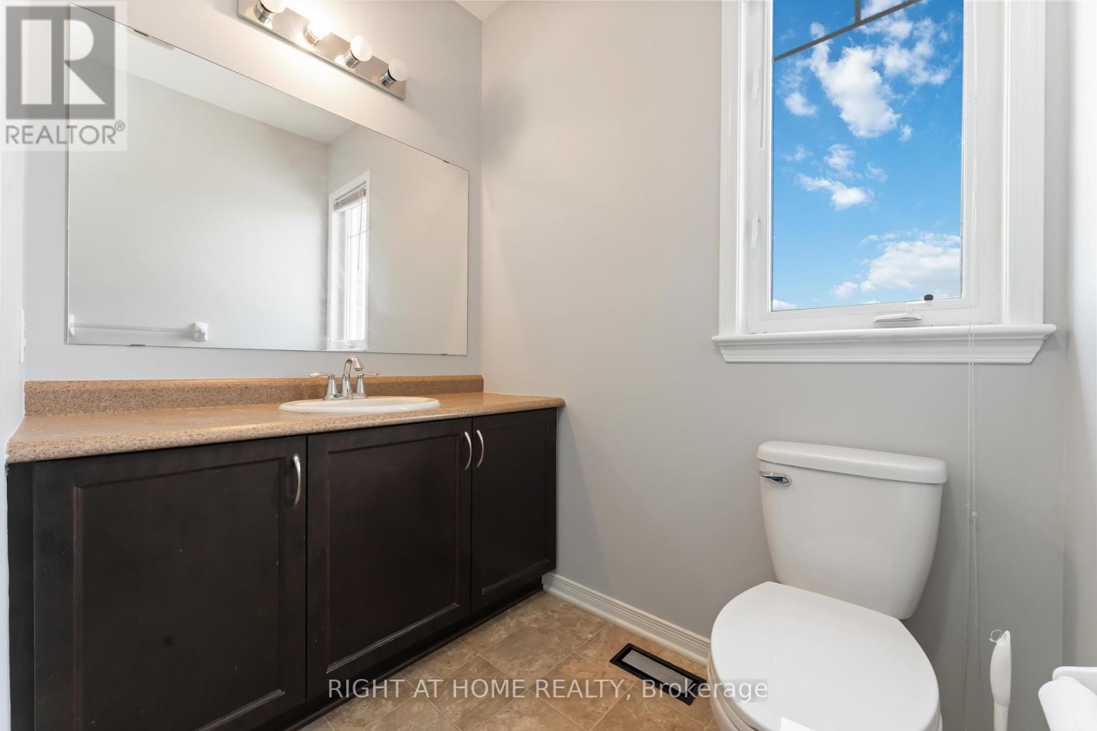 Photo 12 of 250 Espin Heights, Ottawa ON