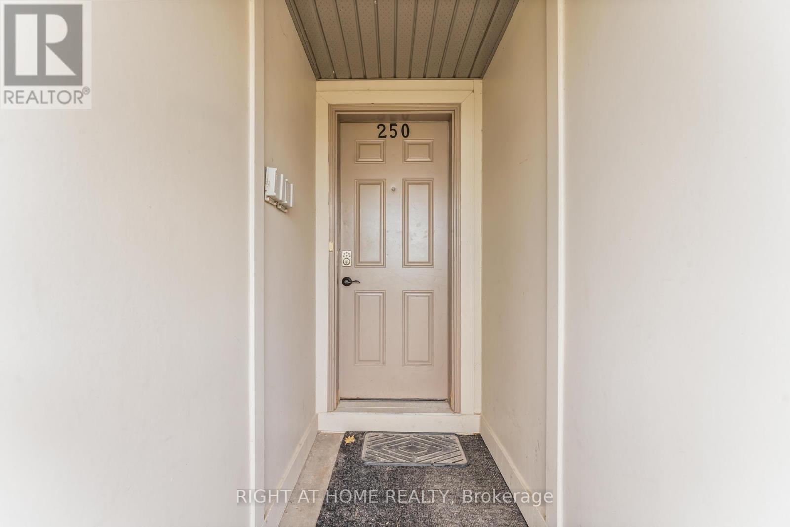Photo 2 of 250 Espin Heights, Ottawa ON