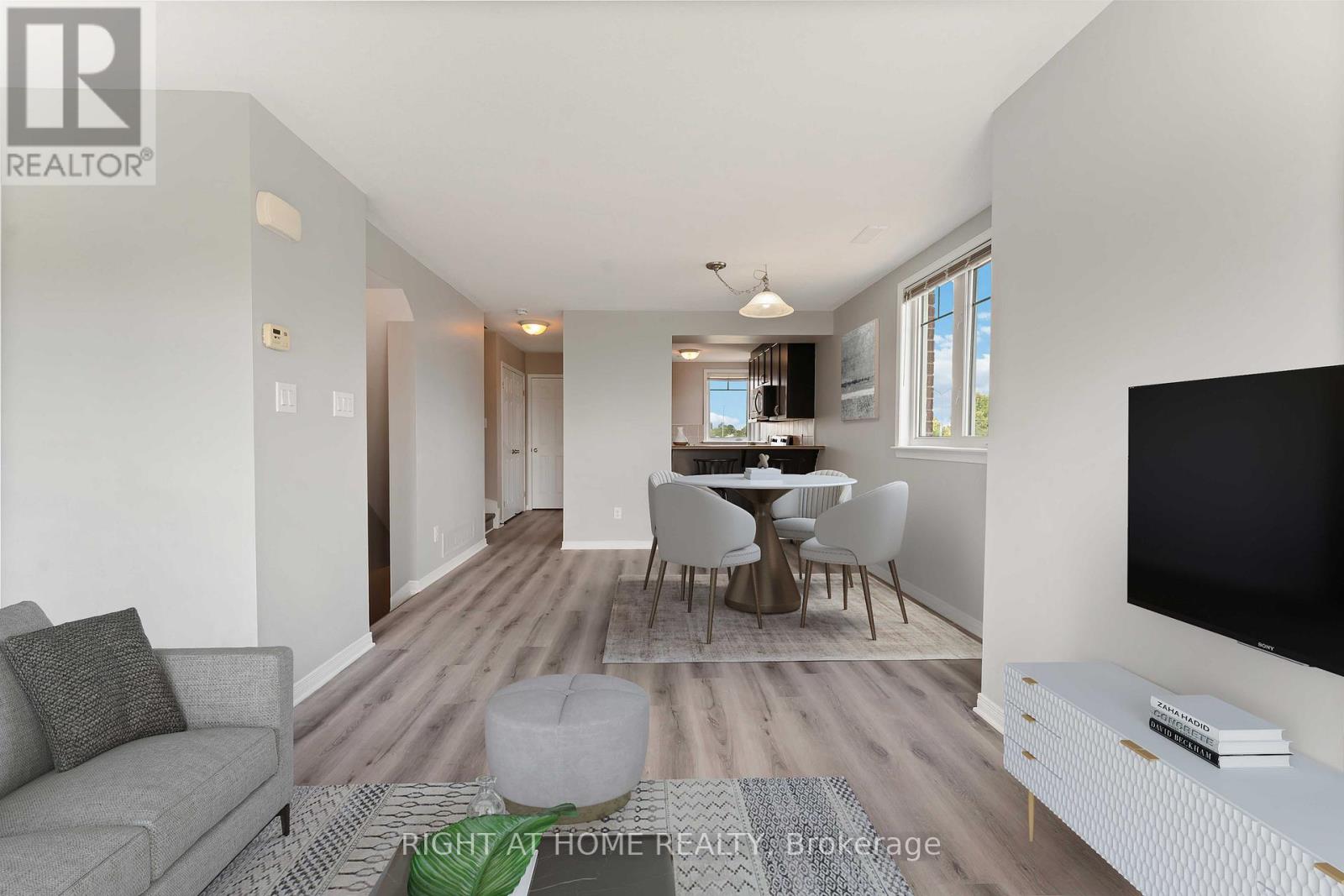 Photo 4 of 250 Espin Heights, Ottawa ON