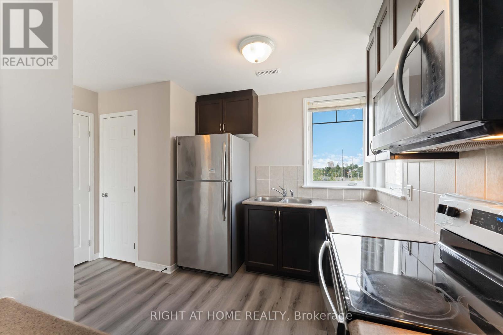 Photo 5 of 250 Espin Heights, Ottawa ON