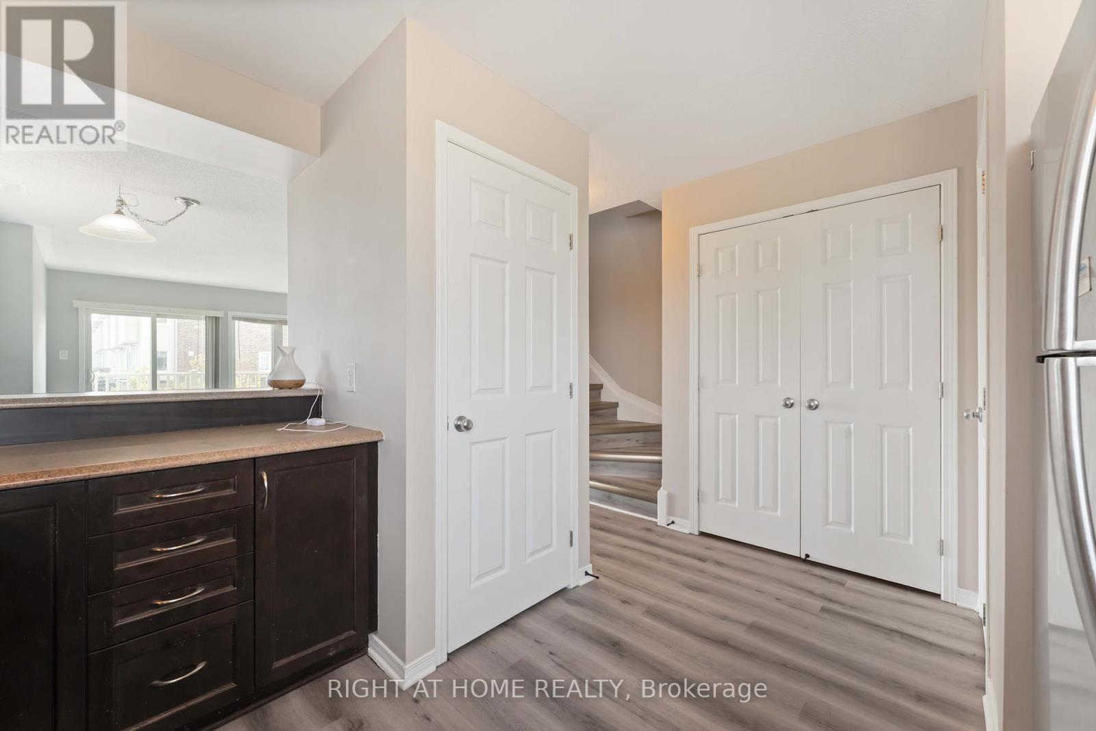 Photo 6 of 250 Espin Heights, Ottawa ON