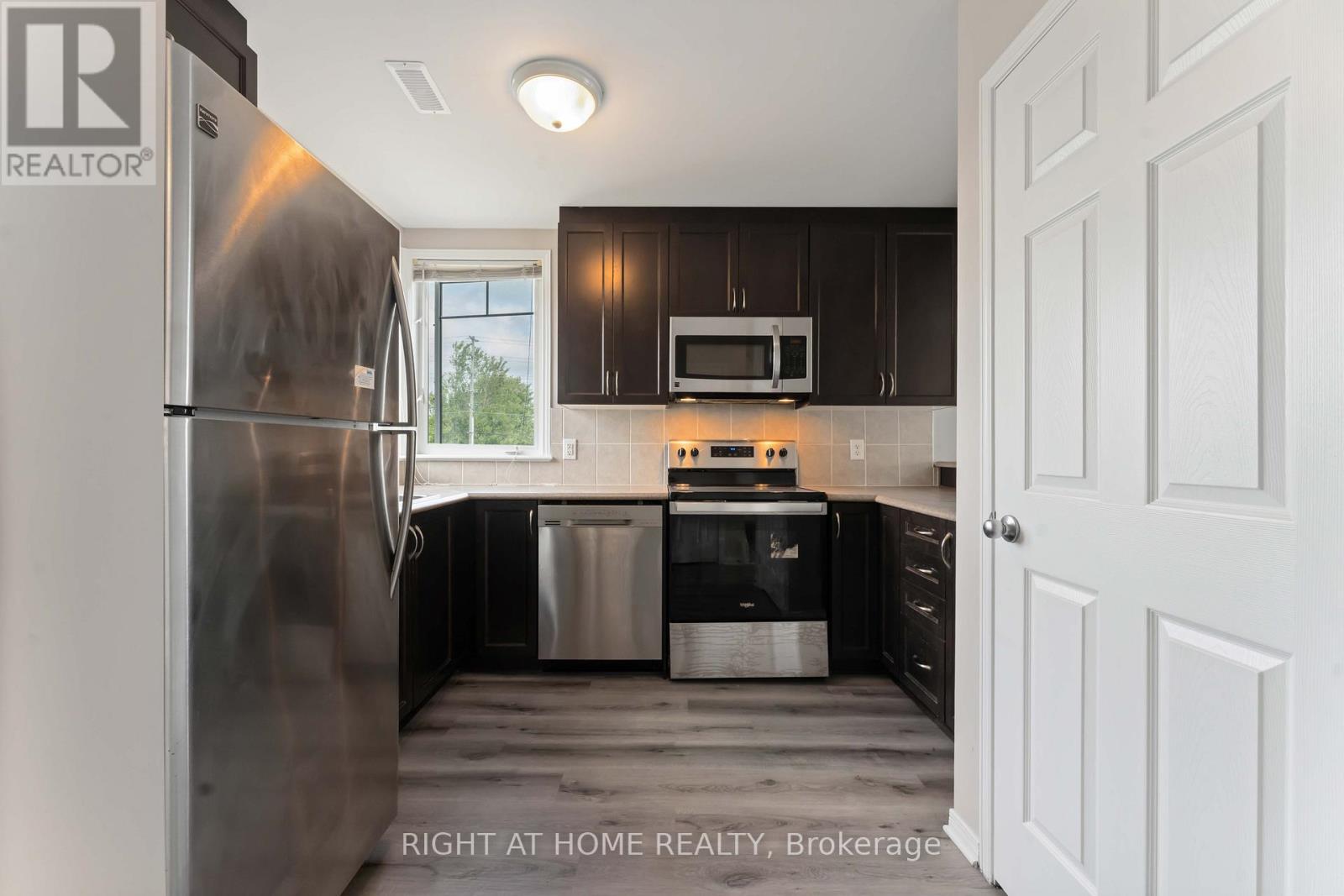 Photo 7 of 250 Espin Heights, Ottawa ON