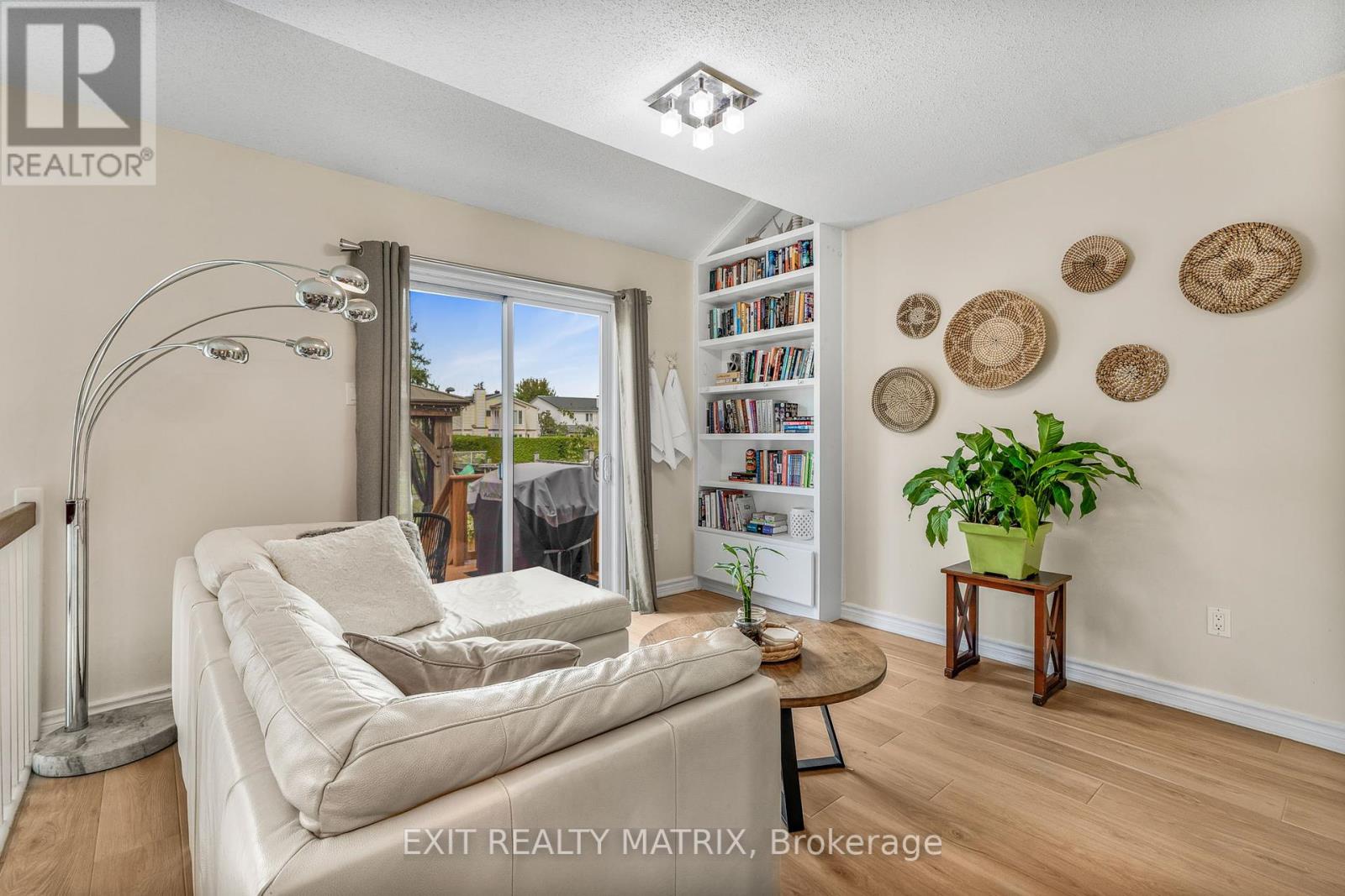 Photo 10 of 1503 Briarfield Crescent, Ottawa ON