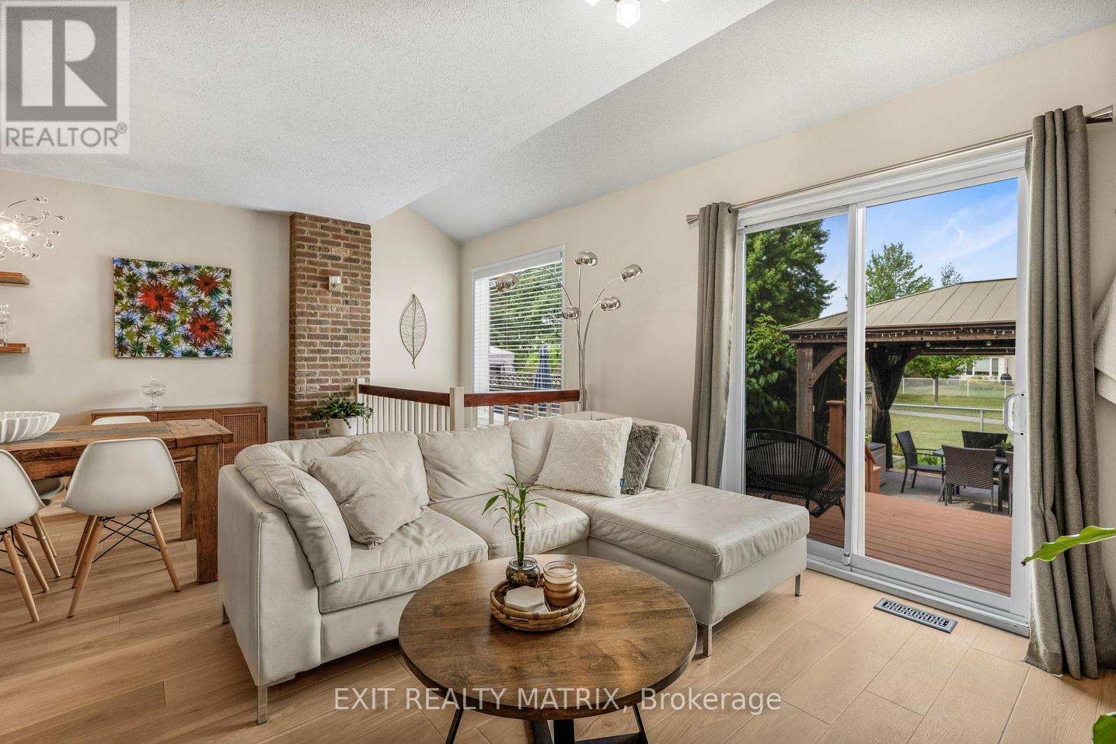 Photo 11 of 1503 Briarfield Crescent, Ottawa ON