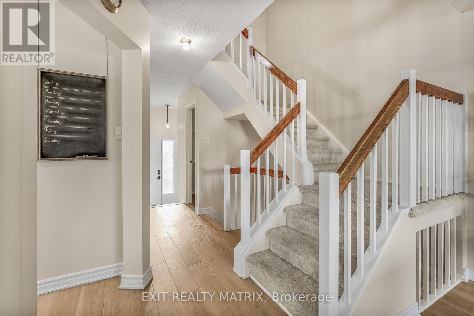 Photo 6 of 1503 Briarfield Crescent, Ottawa ON
