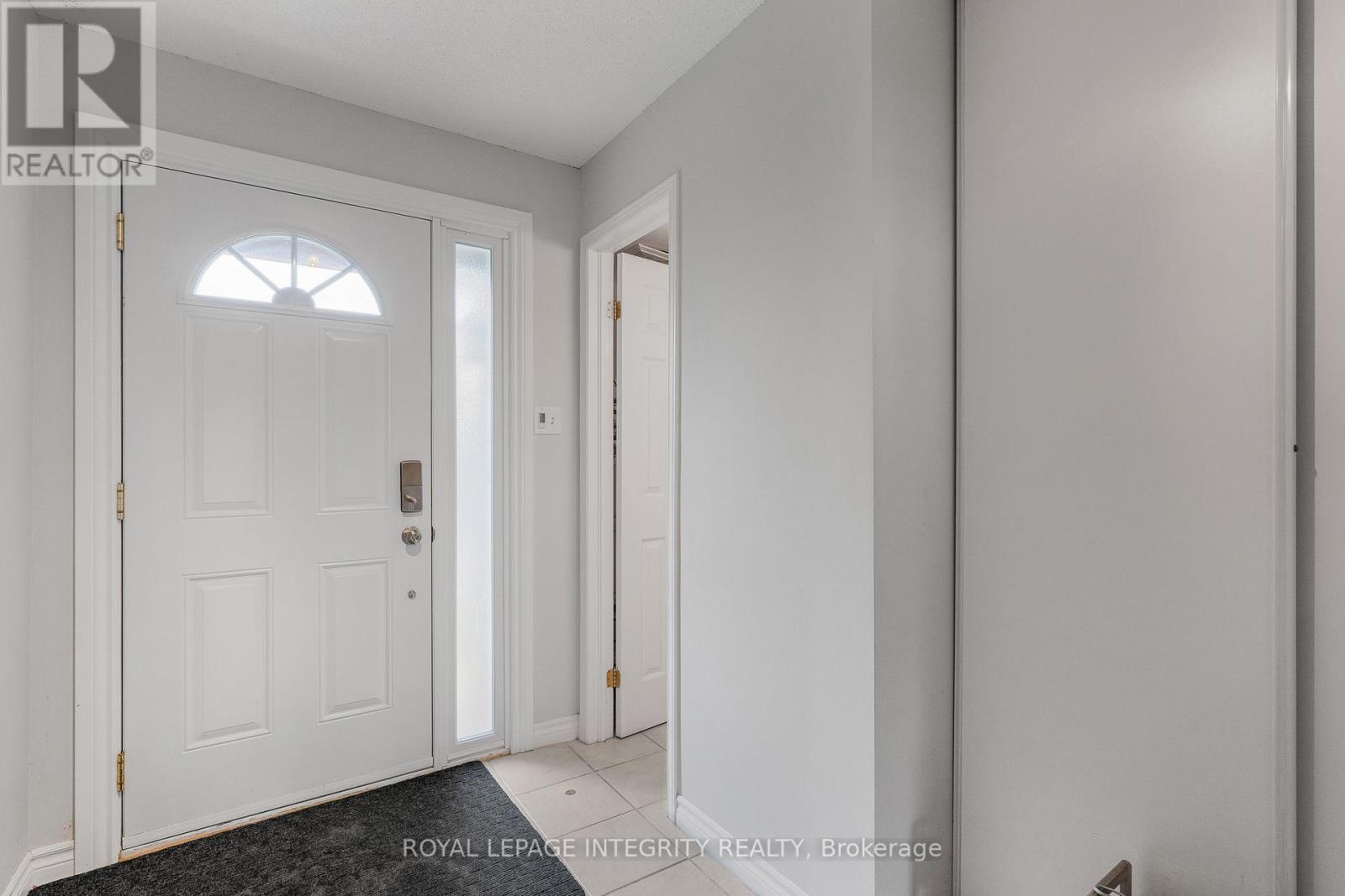 Photo 2 of 111 Arcola Private, Ottawa ON