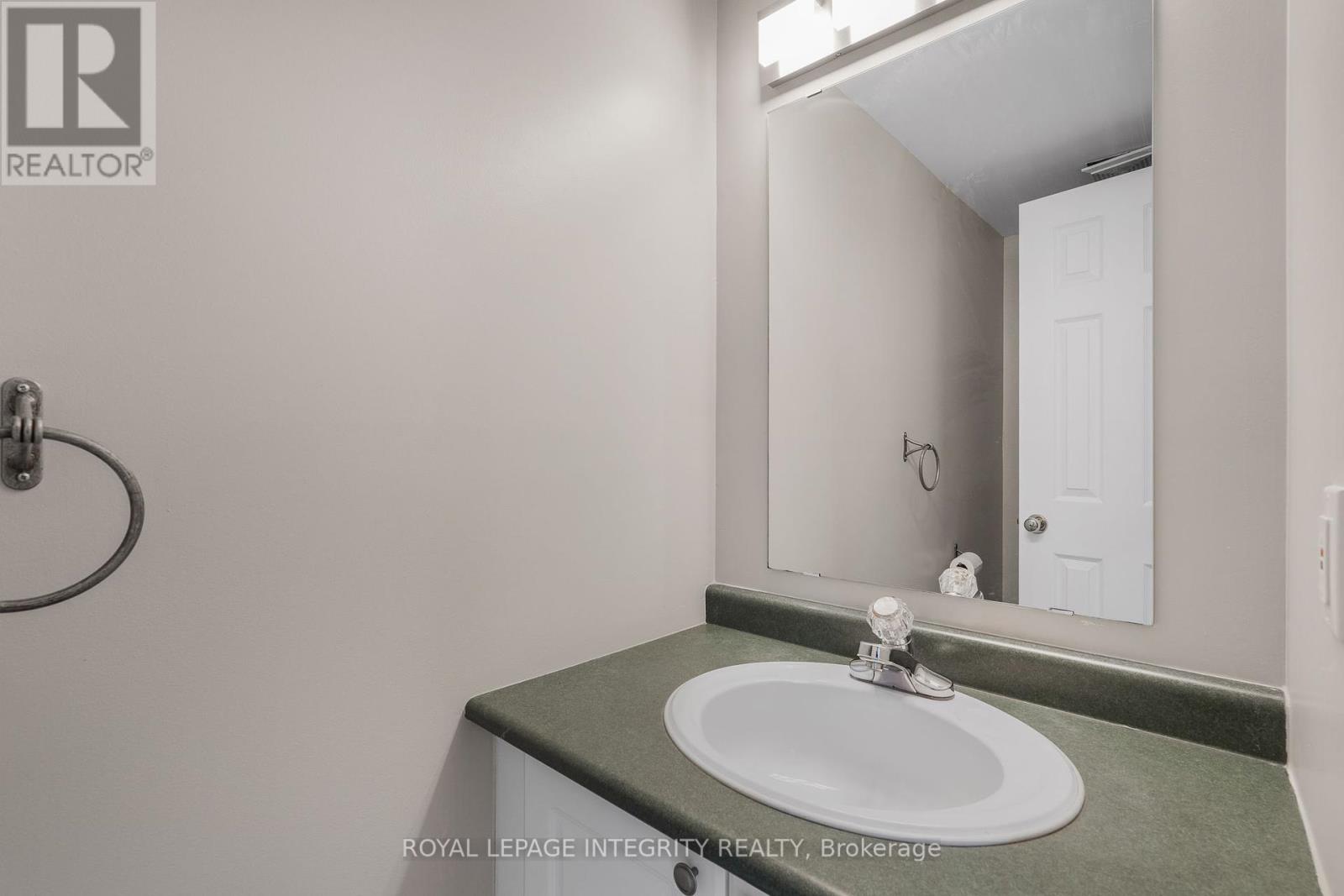 Photo 3 of 111 Arcola Private, Ottawa ON