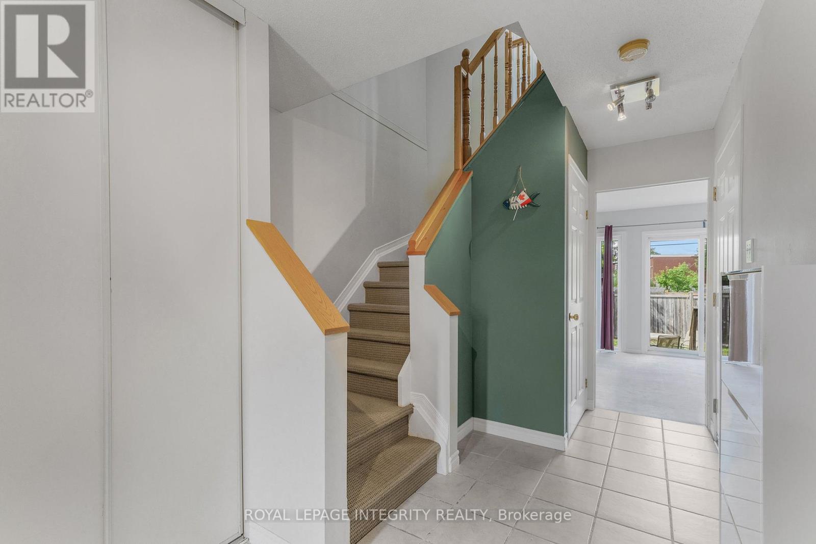 Photo 4 of 111 Arcola Private, Ottawa ON