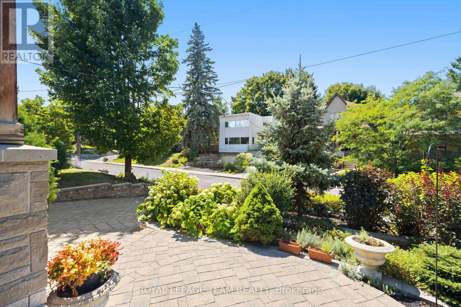 Photo 4 of 31 Granville Avenue, Ottawa ON