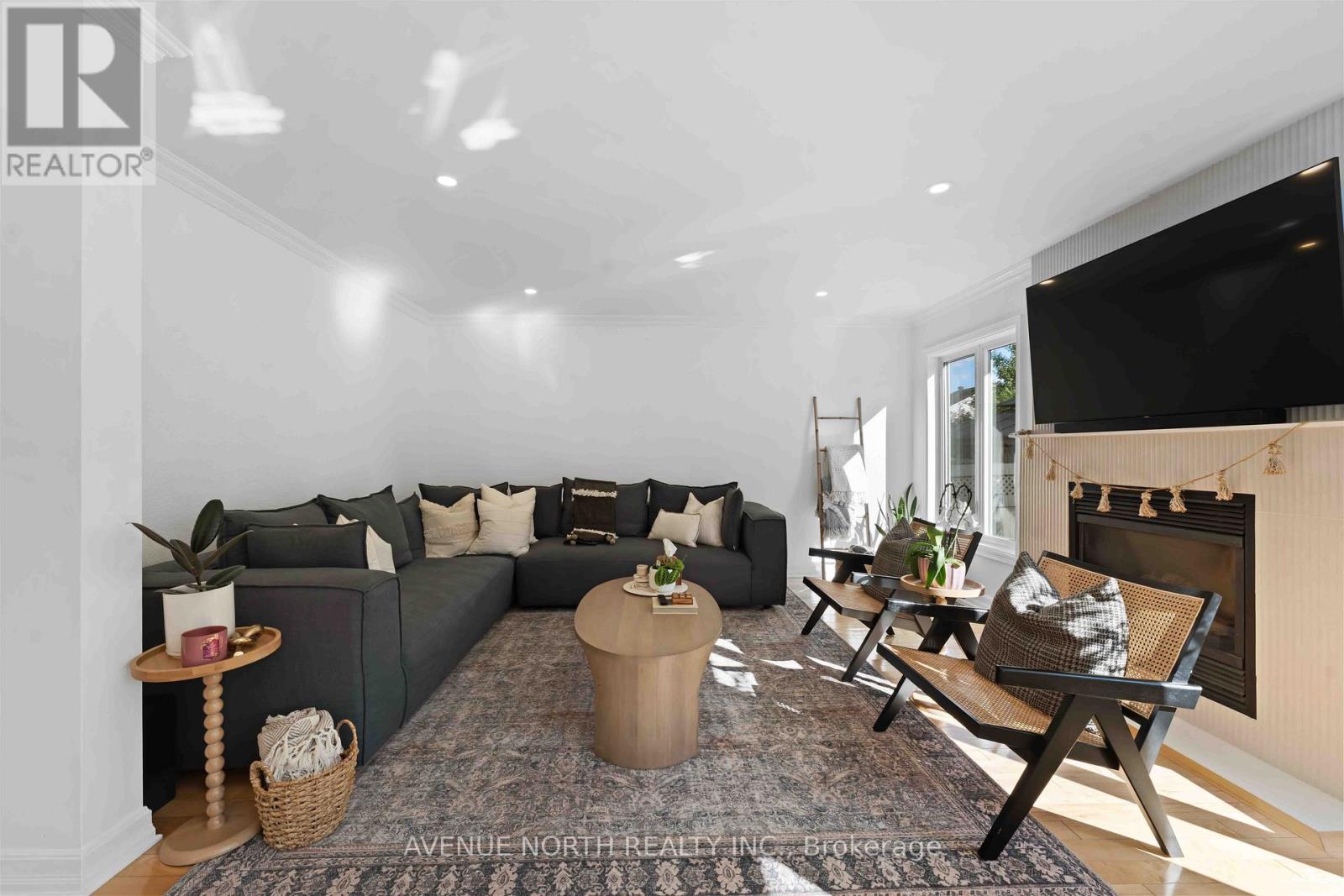 Photo 11 of 102 Chancery Crescent, Ottawa ON