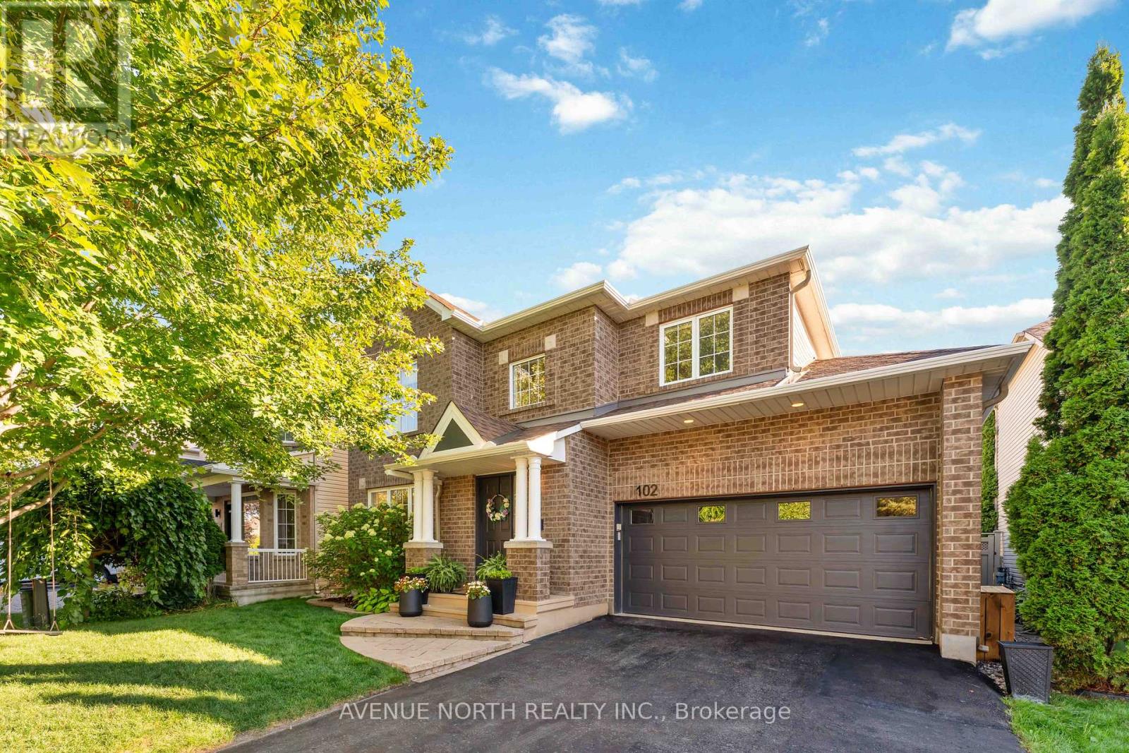 Photo 2 of 102 Chancery Crescent, Ottawa ON