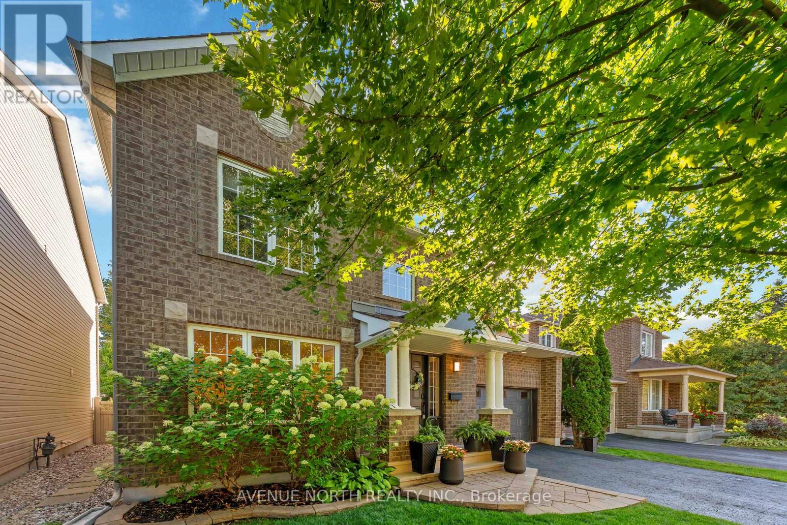 Photo 3 of 102 Chancery Crescent, Ottawa ON