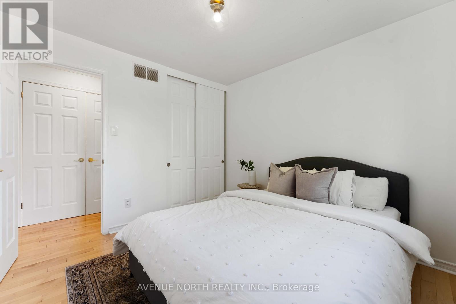 Photo 31 of 102 Chancery Crescent, Ottawa ON