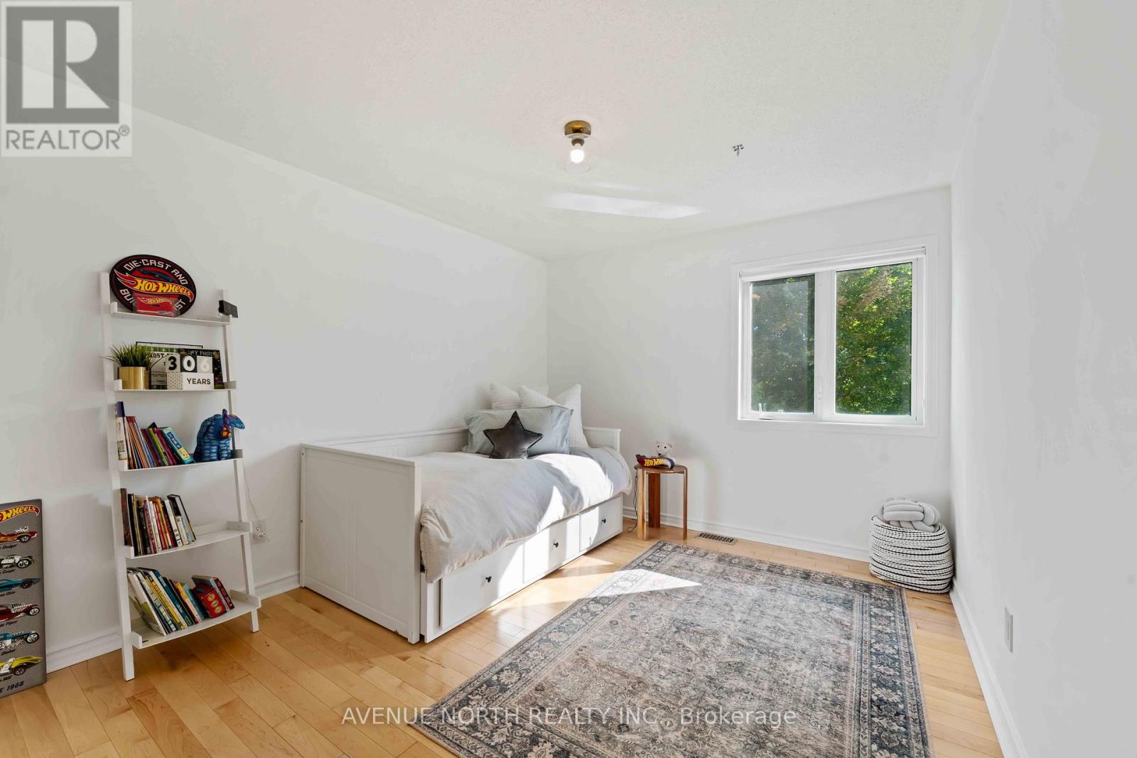 Photo 33 of 102 Chancery Crescent, Ottawa ON