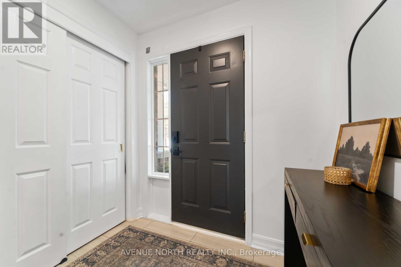 Photo 4 of 102 Chancery Crescent, Ottawa ON