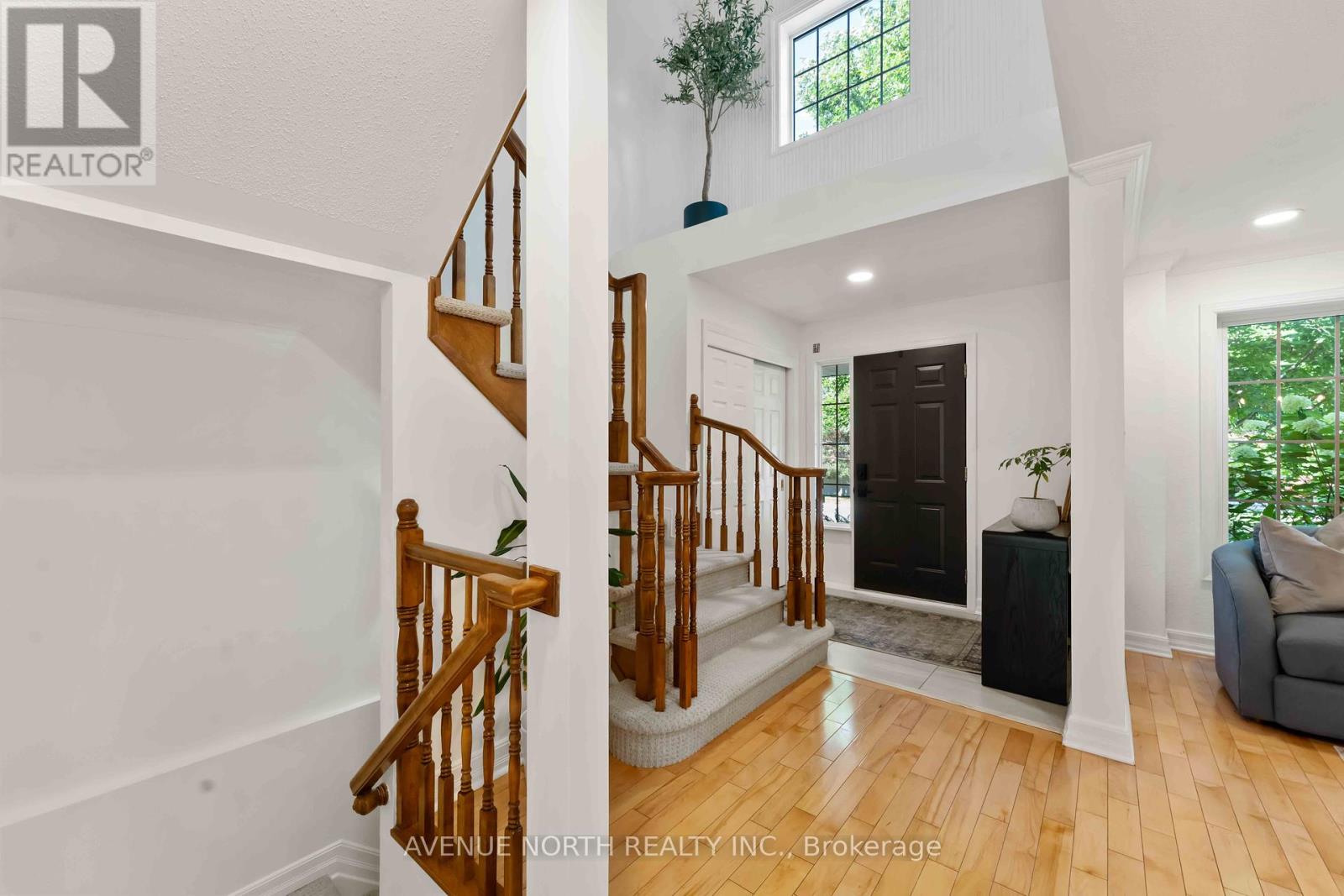 Photo 5 of 102 Chancery Crescent, Ottawa ON