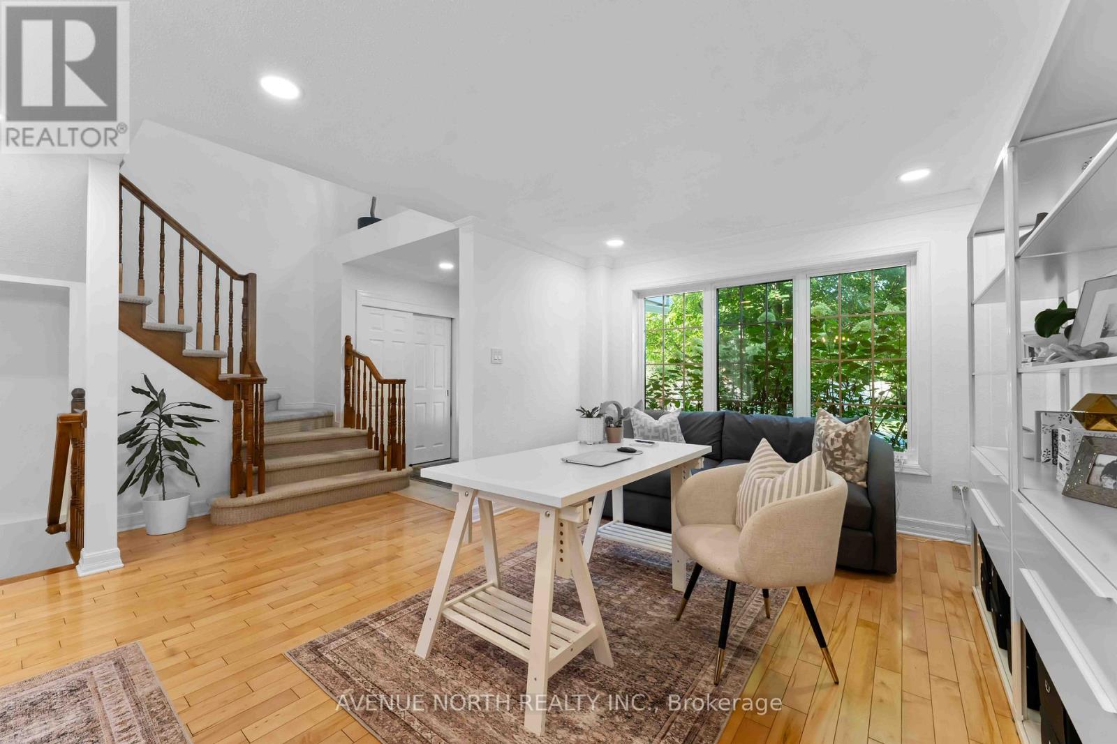 Photo 8 of 102 Chancery Crescent, Ottawa ON
