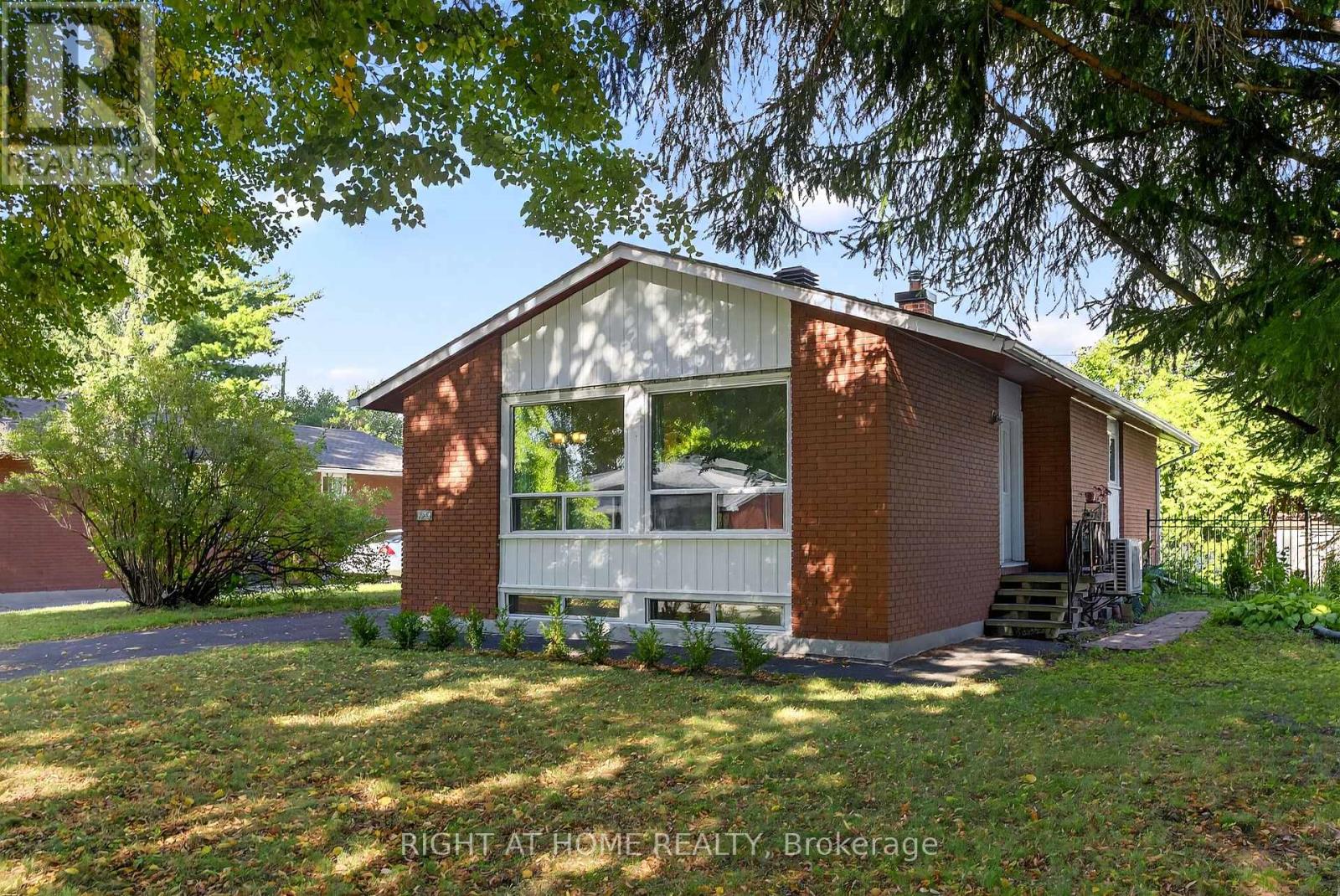 Photo 2 of 1153 Adirondack Drive, Ottawa ON