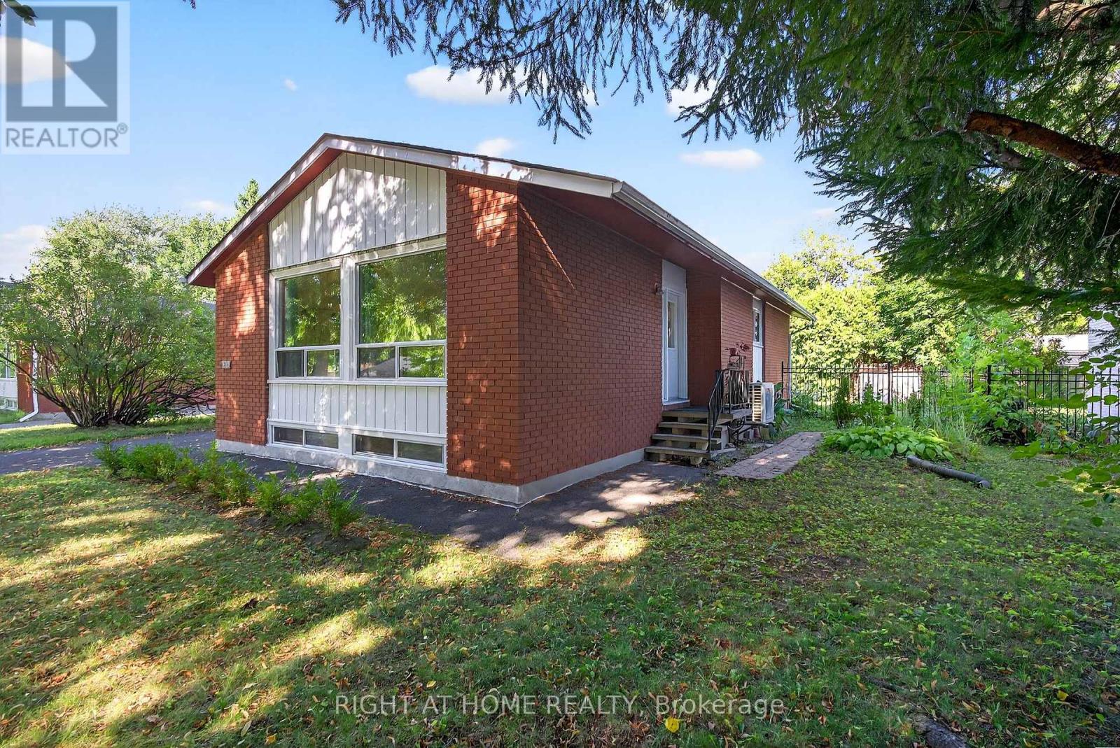 Photo 3 of 1153 Adirondack Drive, Ottawa ON