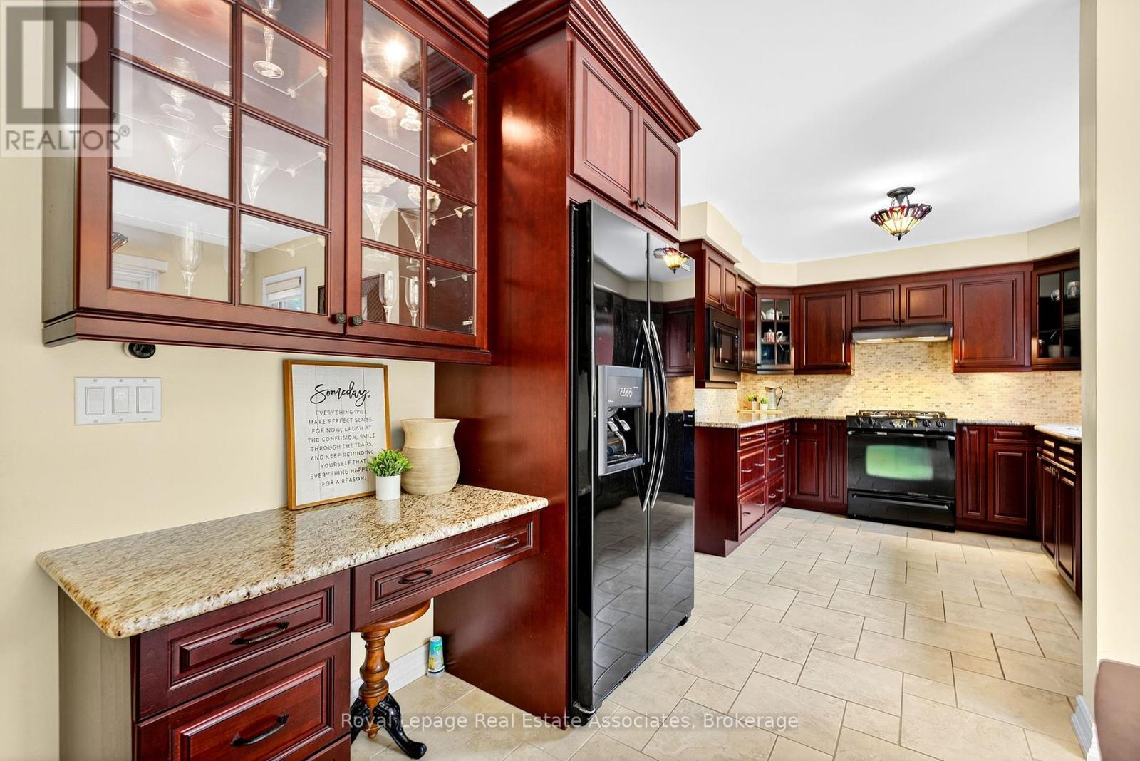 Photo 11 of 29 Laurendale Avenue, Hamilton ON
