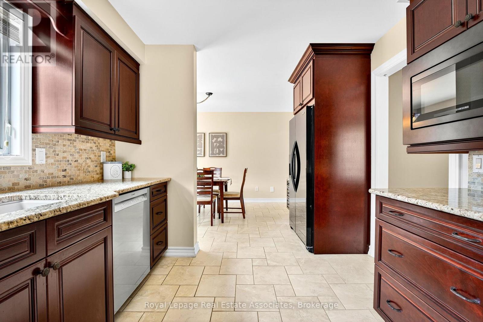 Photo 12 of 29 Laurendale Avenue, Hamilton ON