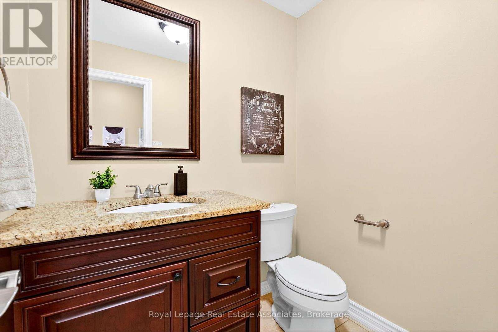 Photo 17 of 29 Laurendale Avenue, Hamilton ON