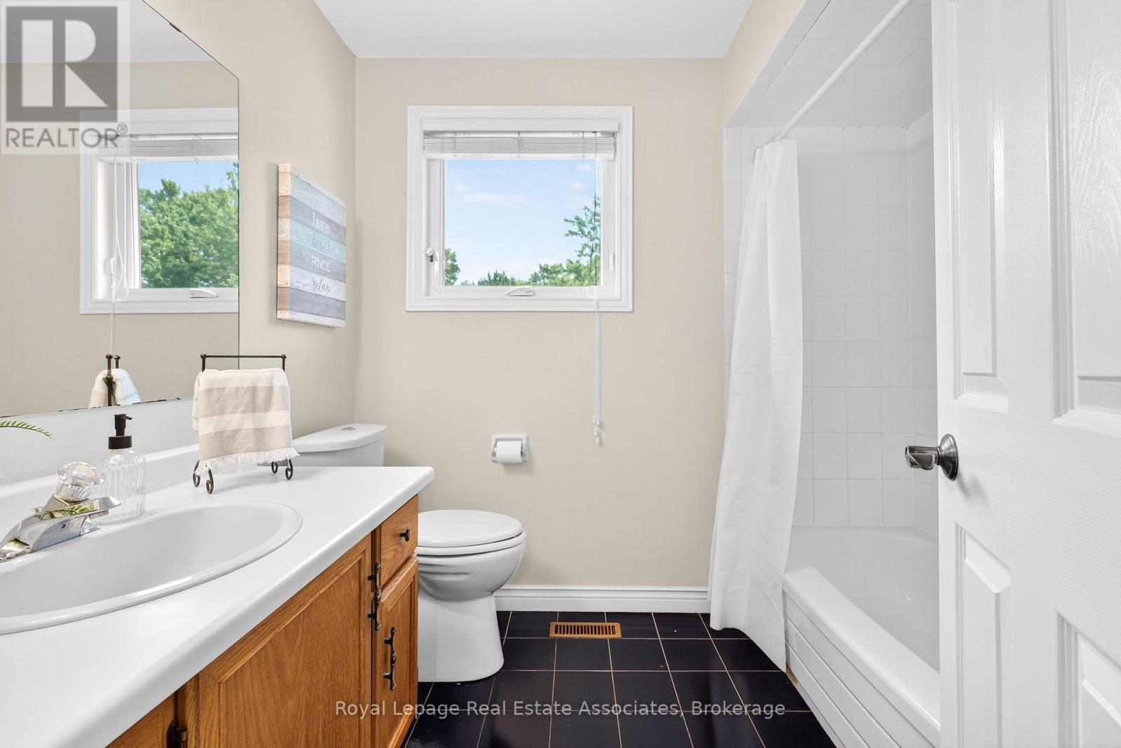 Photo 26 of 29 Laurendale Avenue, Hamilton ON