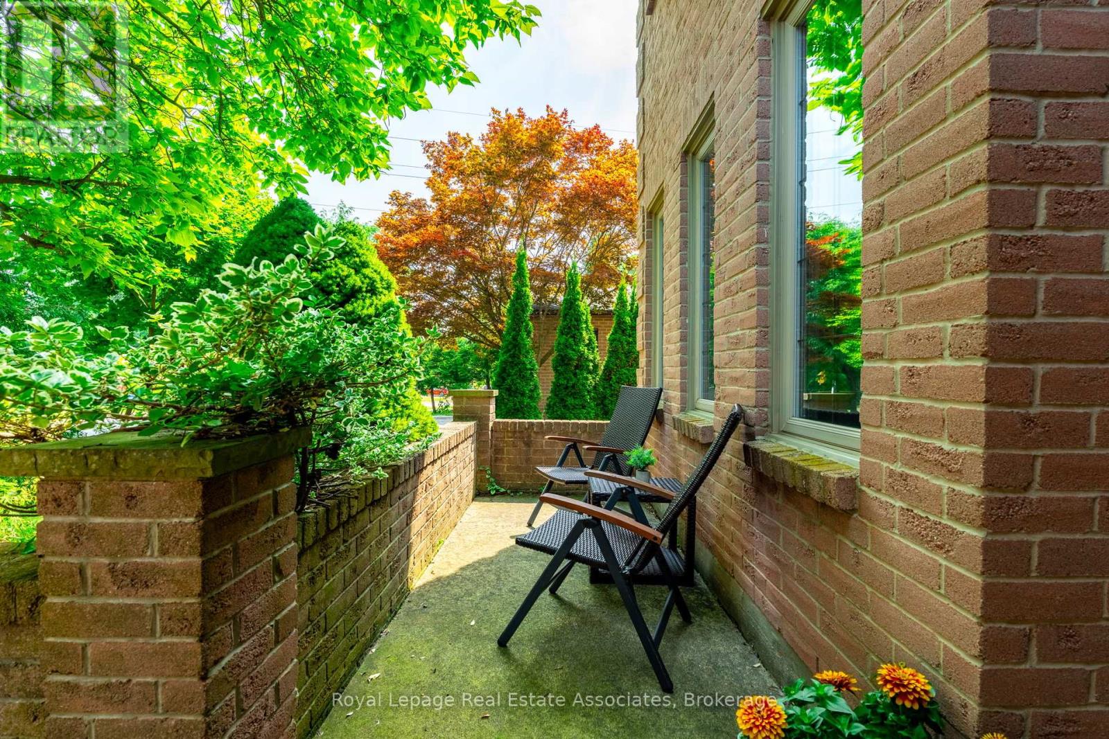 Photo 3 of 29 Laurendale Avenue, Hamilton ON