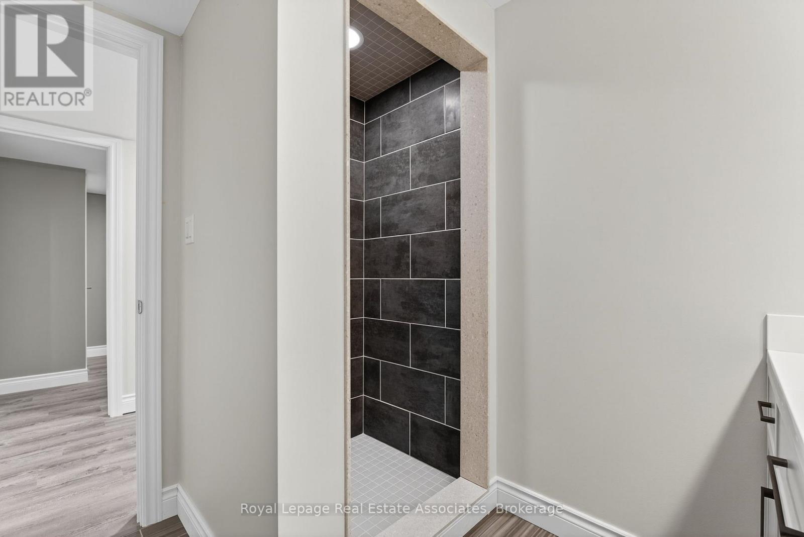 Photo 36 of 29 Laurendale Avenue, Hamilton ON
