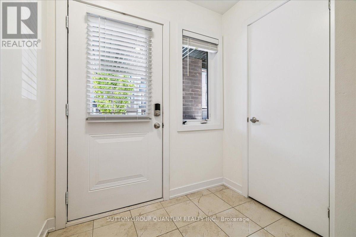 Photo 4 of 105 590 North Service Road, Hamilton ON