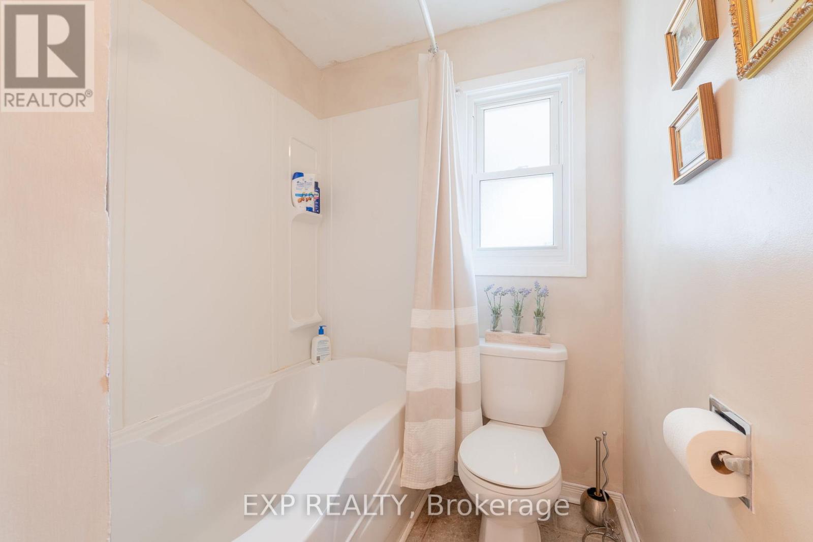 Photo 10 of 325 Simpson Avenue, Welland ON