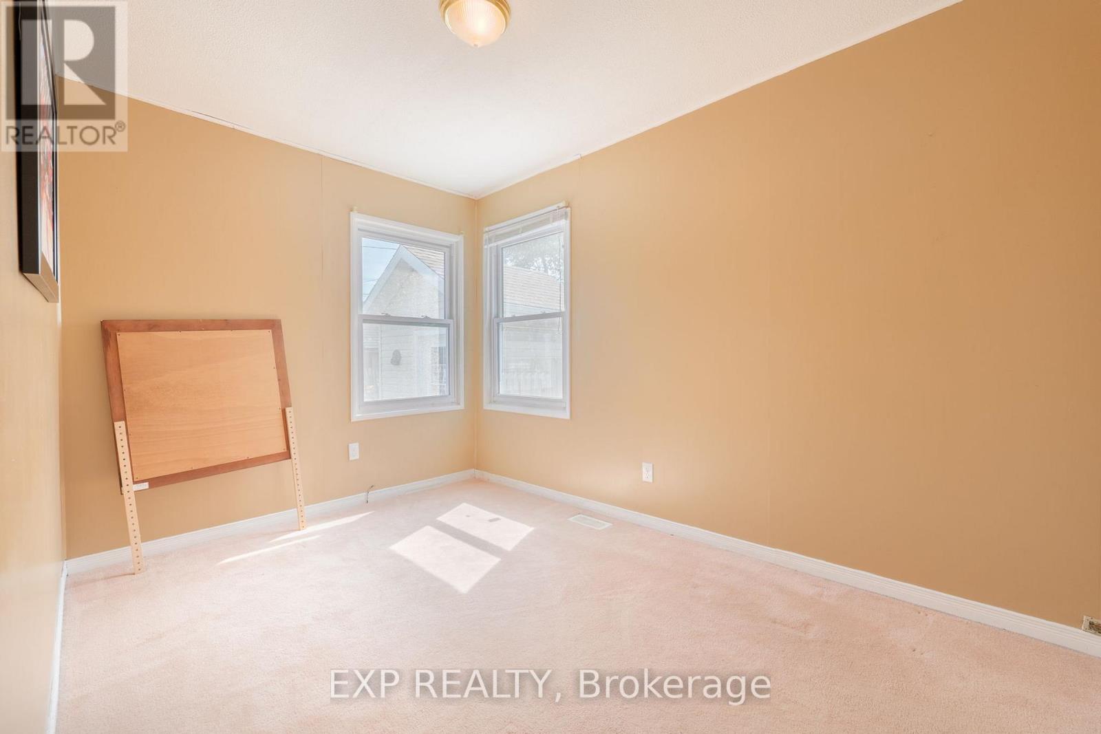 Photo 11 of 325 Simpson Avenue, Welland ON